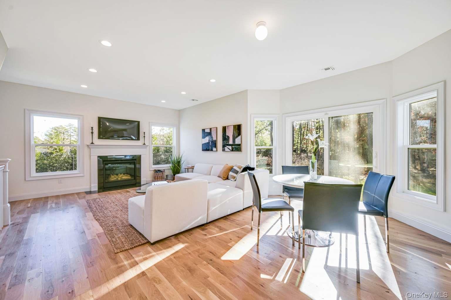 Single Family Robeson Place Suffolk County, NY 11763, MLS-929005-6