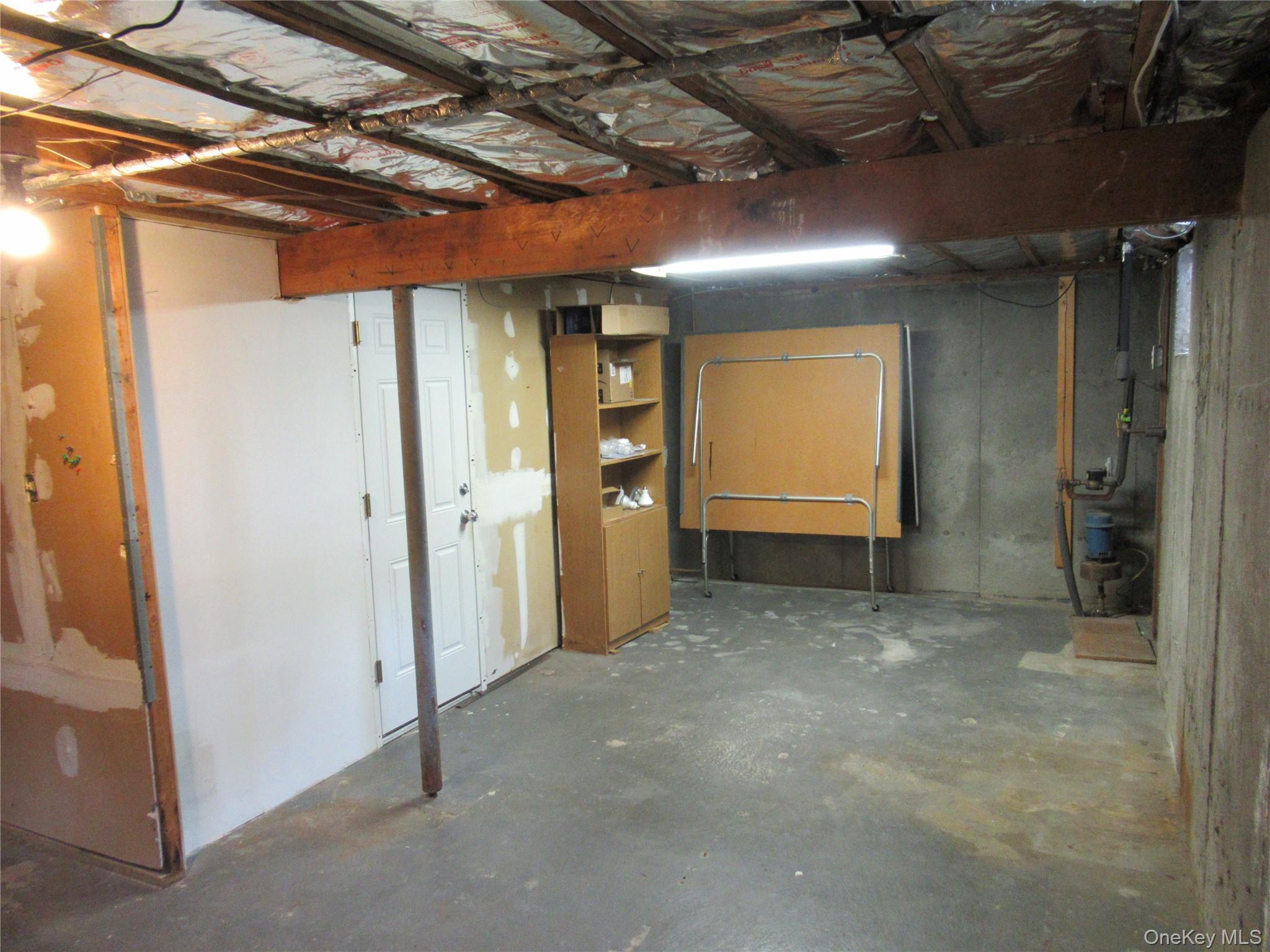 Single Family Oakdale  Suffolk County, NY 11784, MLS-929009-14