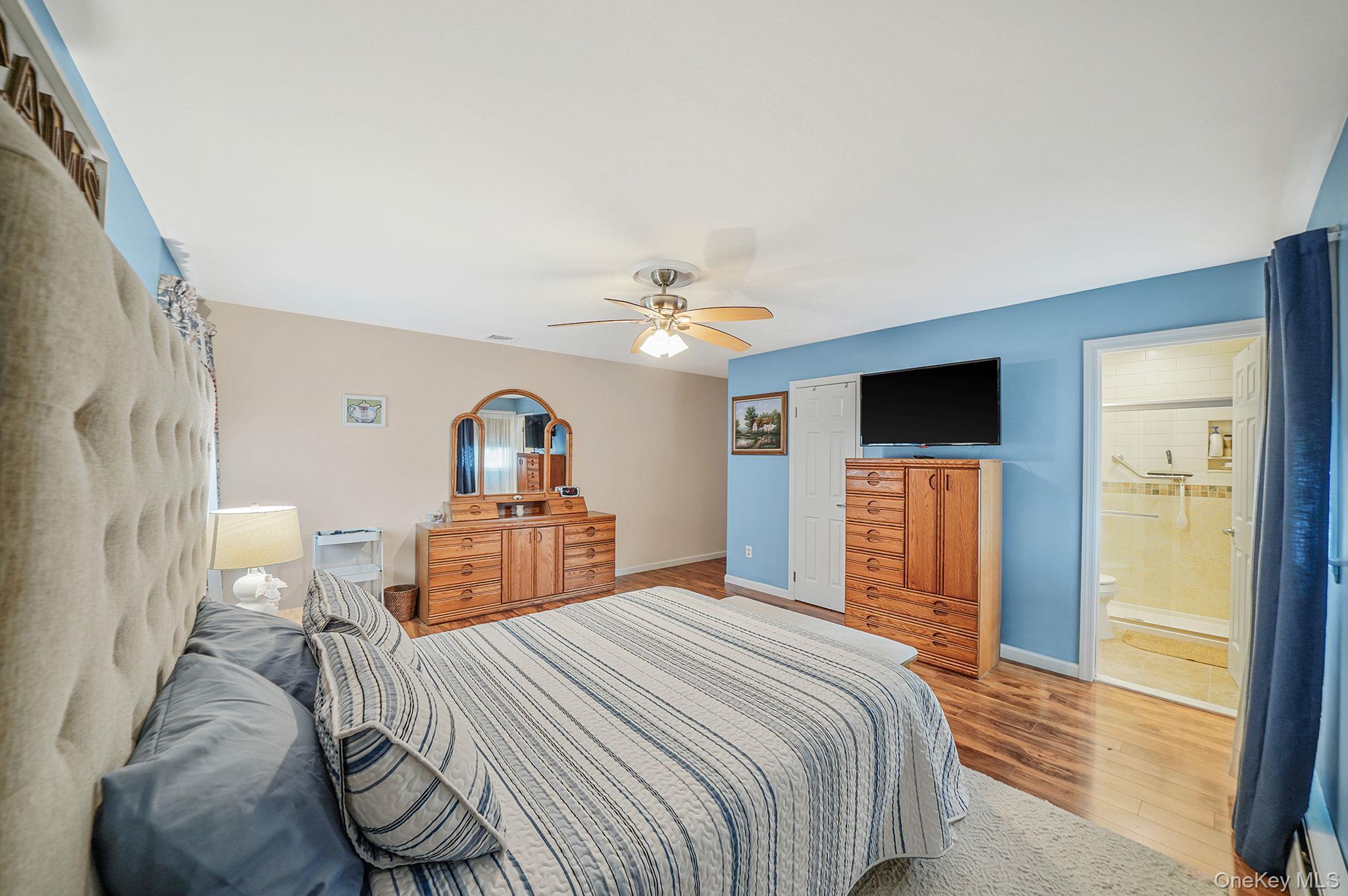 Single Family Concord  Suffolk County, NY 11742, MLS-929022-25