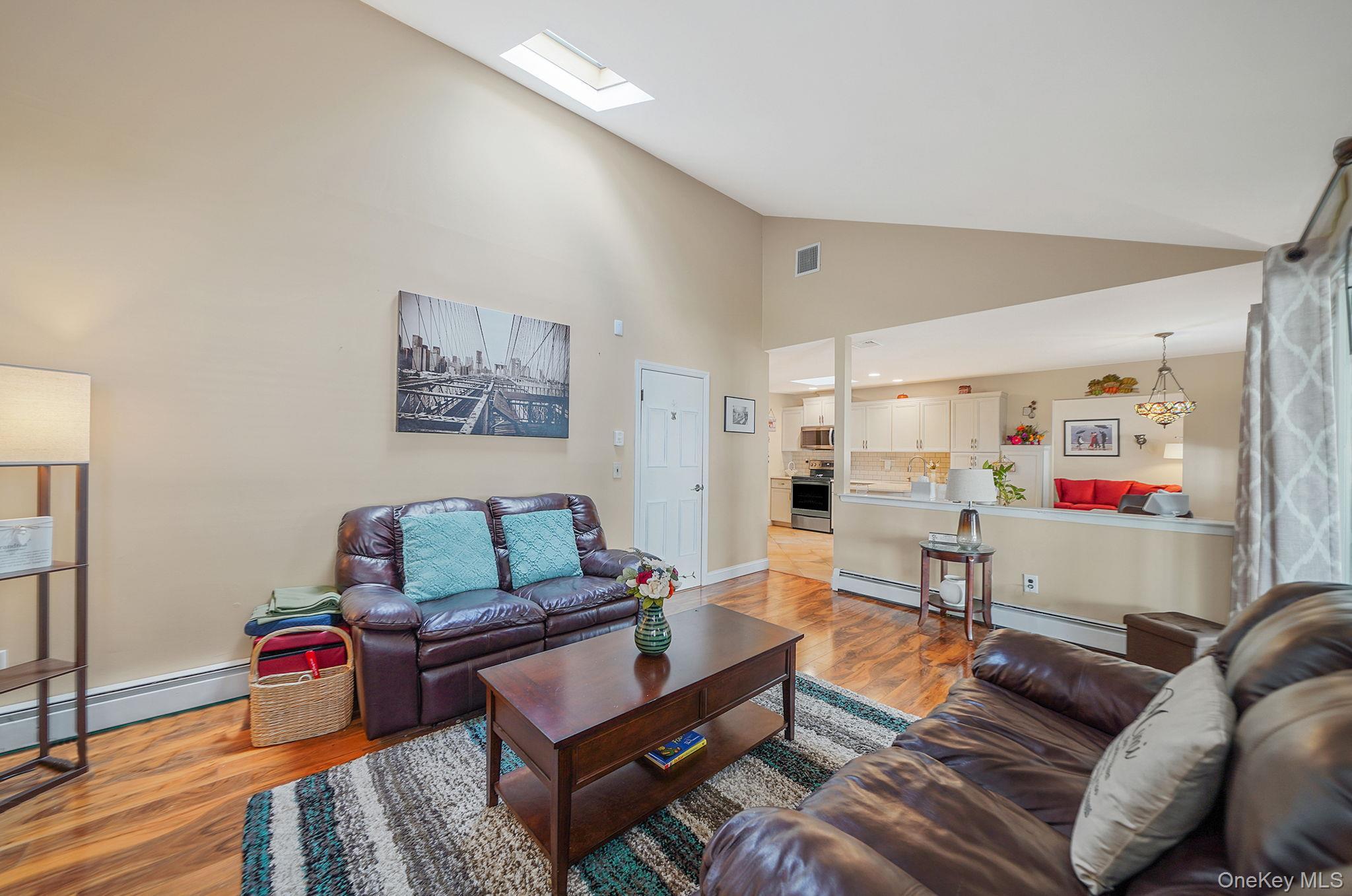 Single Family Concord  Suffolk County, NY 11742, MLS-929022-31