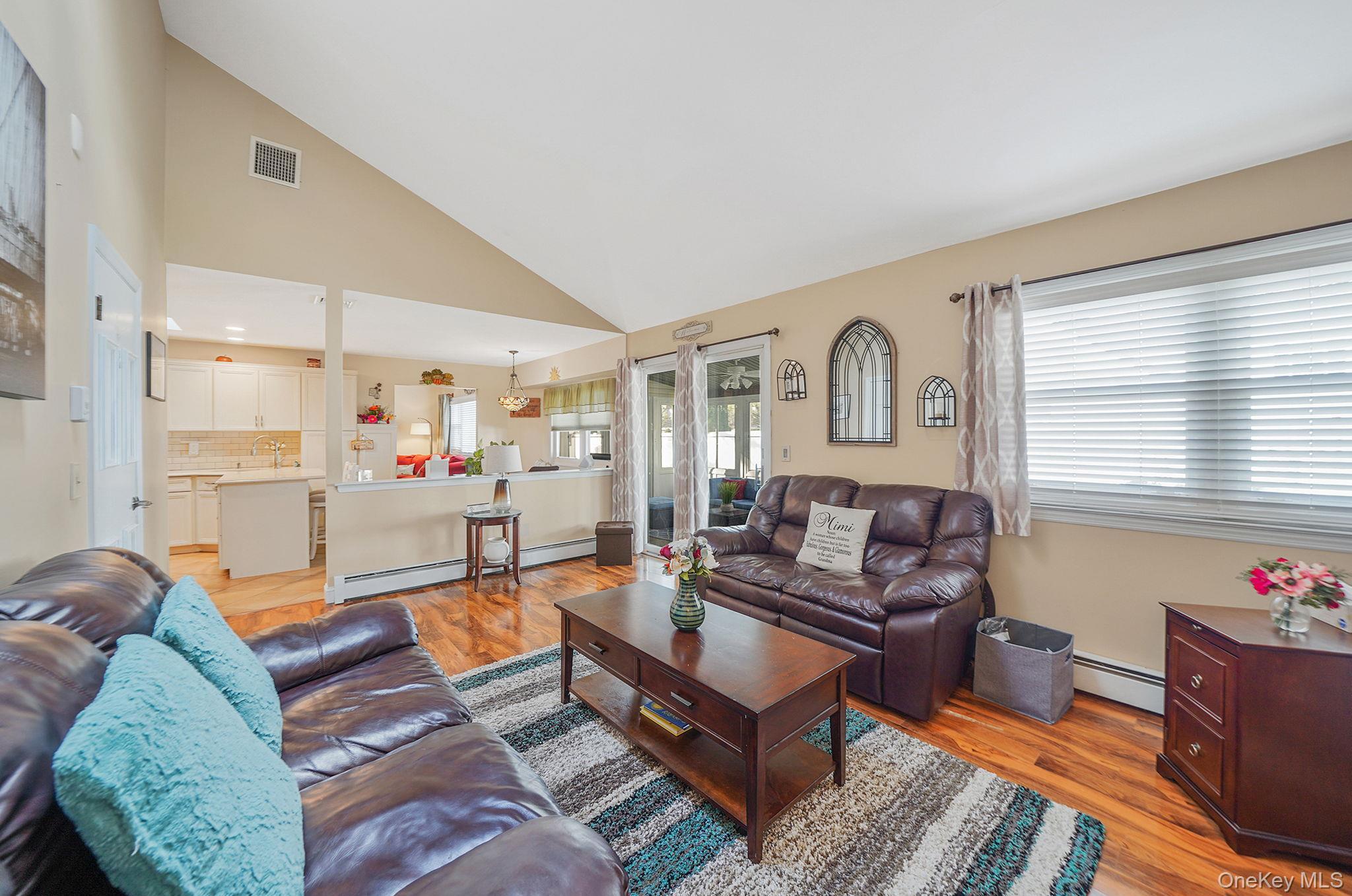 Single Family Concord  Suffolk County, NY 11742, MLS-929022-32