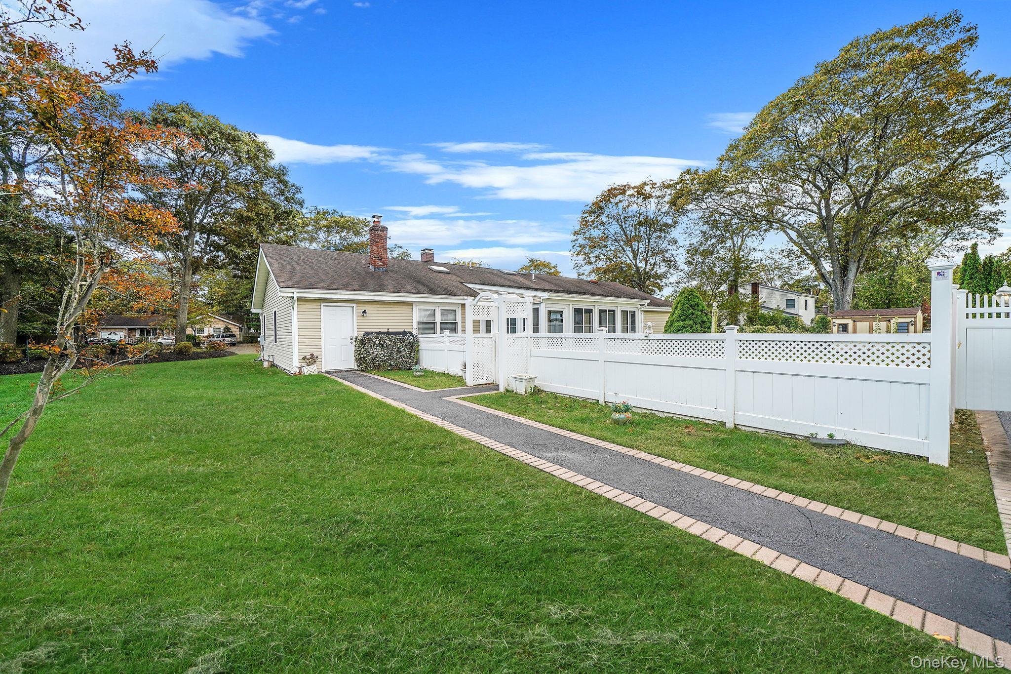 Single Family Concord  Suffolk County, NY 11742, MLS-929022-38