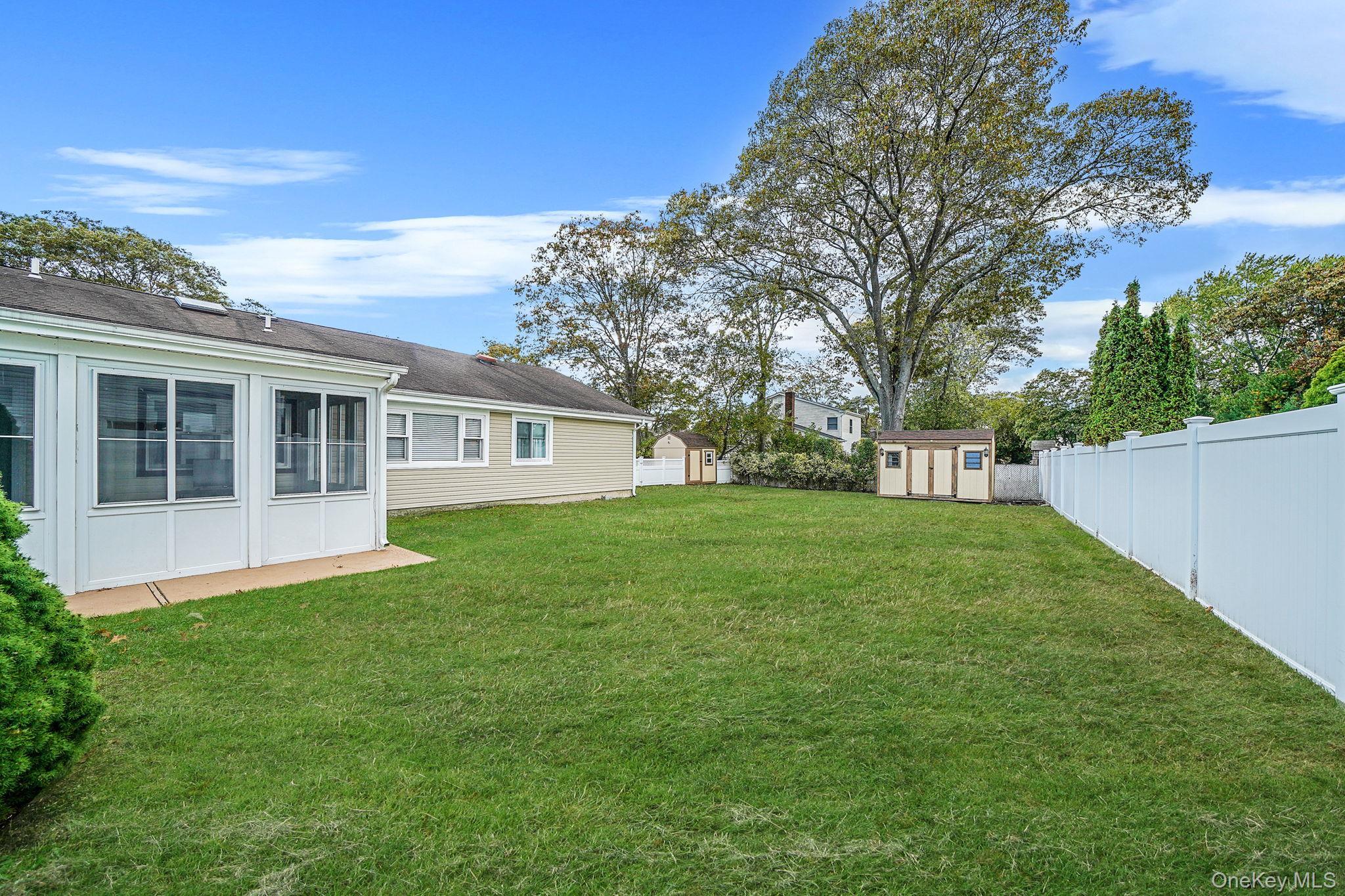 Single Family Concord  Suffolk County, NY 11742, MLS-929022-40