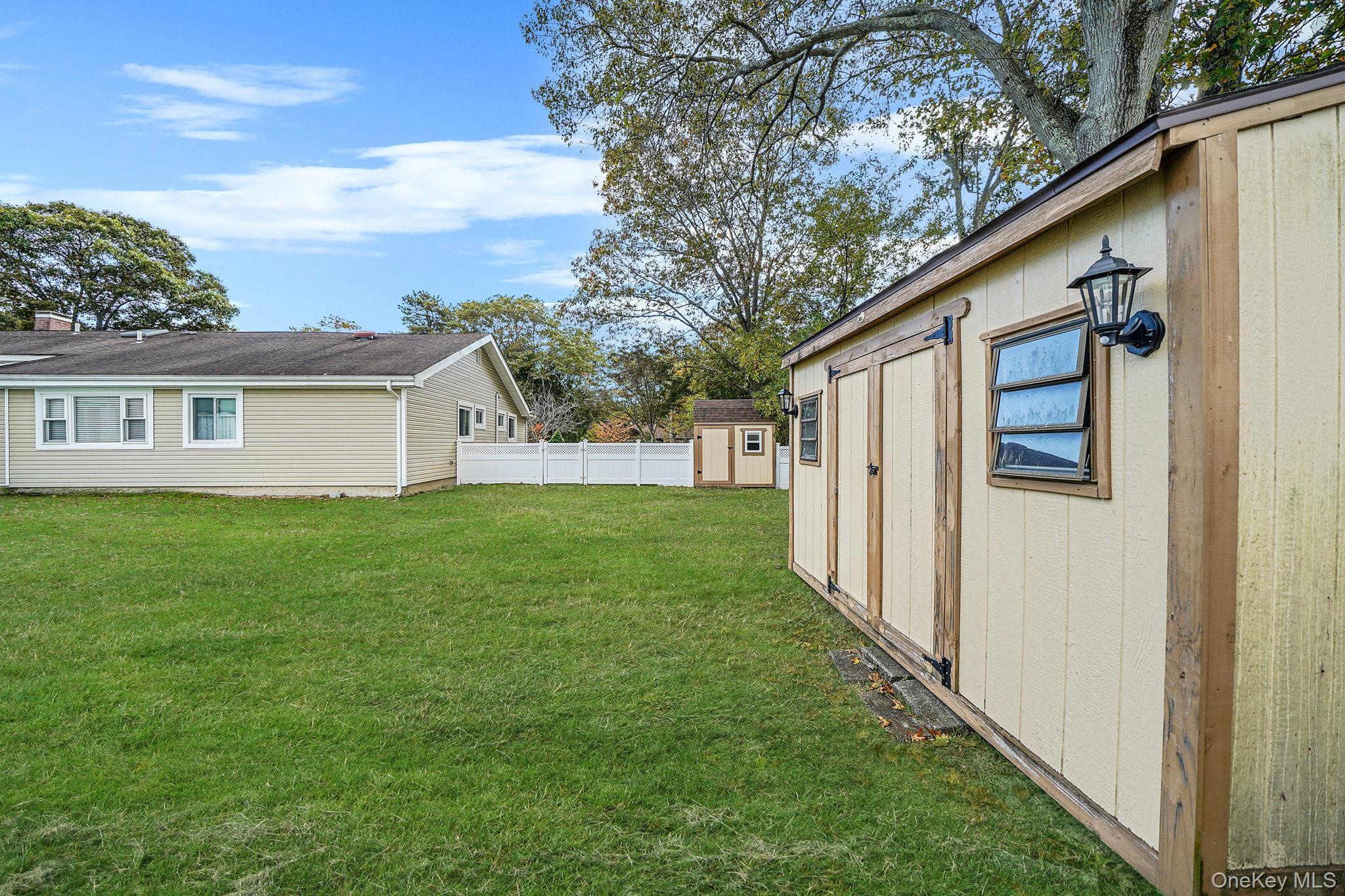 Single Family Concord  Suffolk County, NY 11742, MLS-929022-41