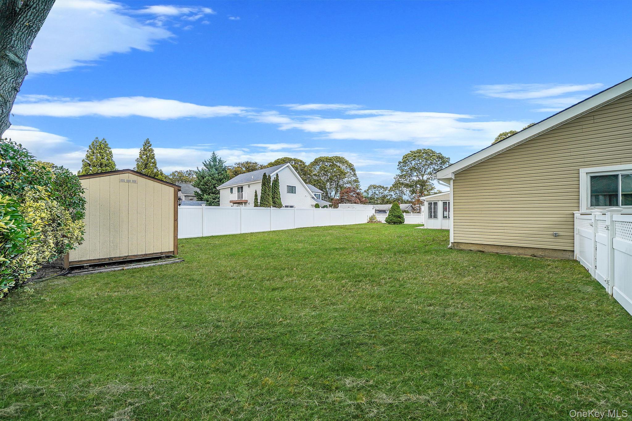 Single Family Concord  Suffolk County, NY 11742, MLS-929022-42