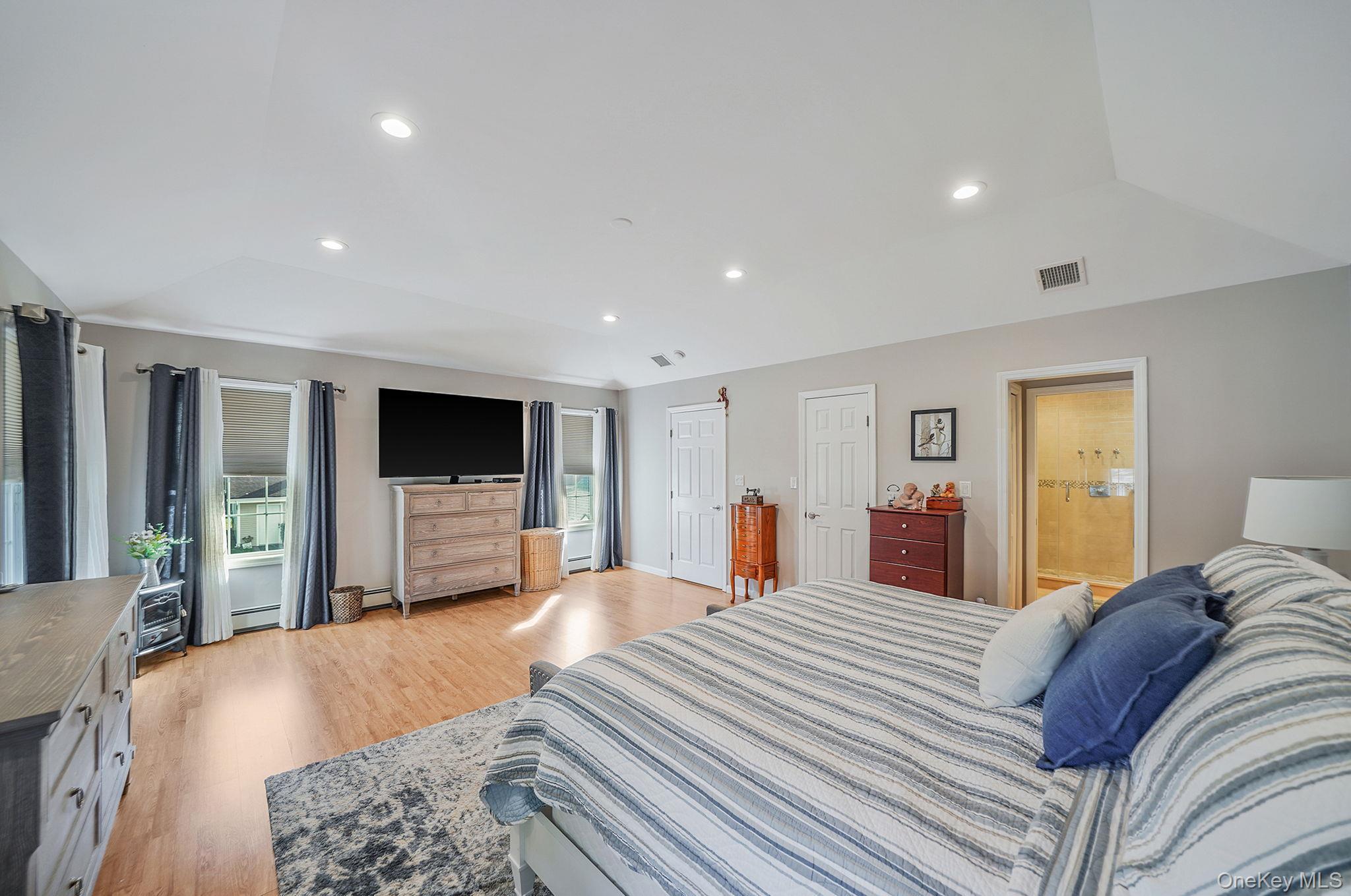 Single Family Concord Suffolk County, NY 11742, MLS-929053-34