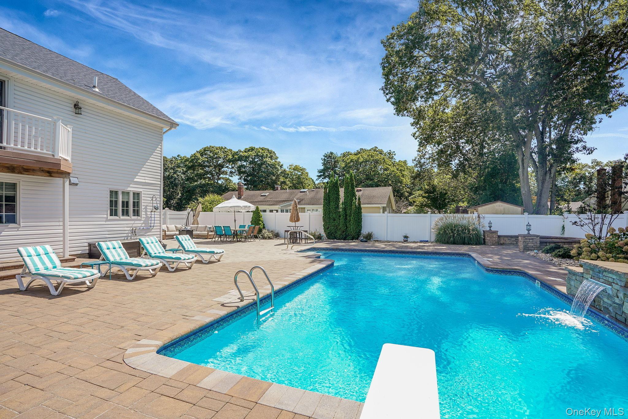 Single Family Concord Suffolk County, NY 11742, MLS-929053-39