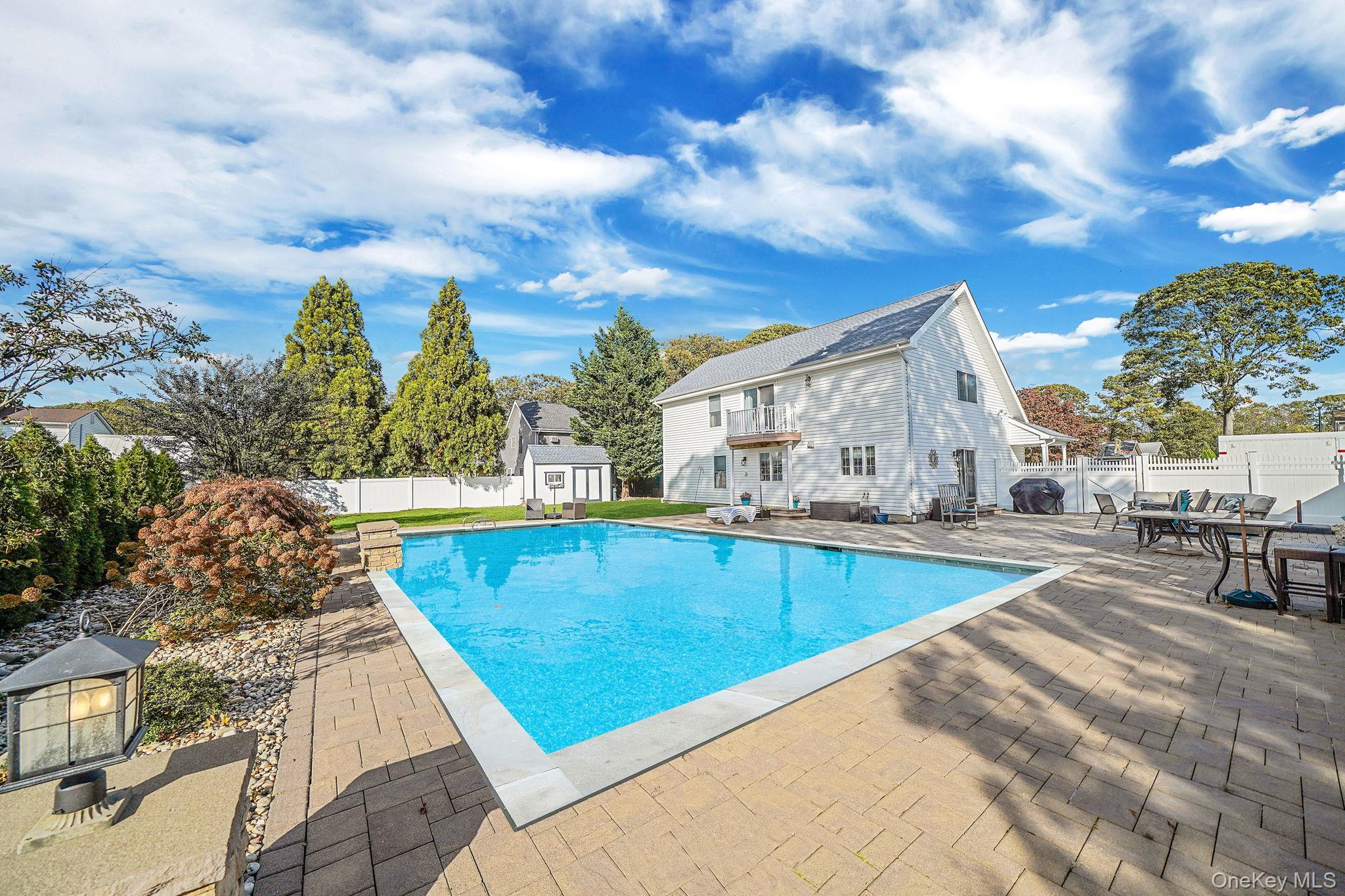 Single Family Concord Suffolk County, NY 11742, MLS-929053-40