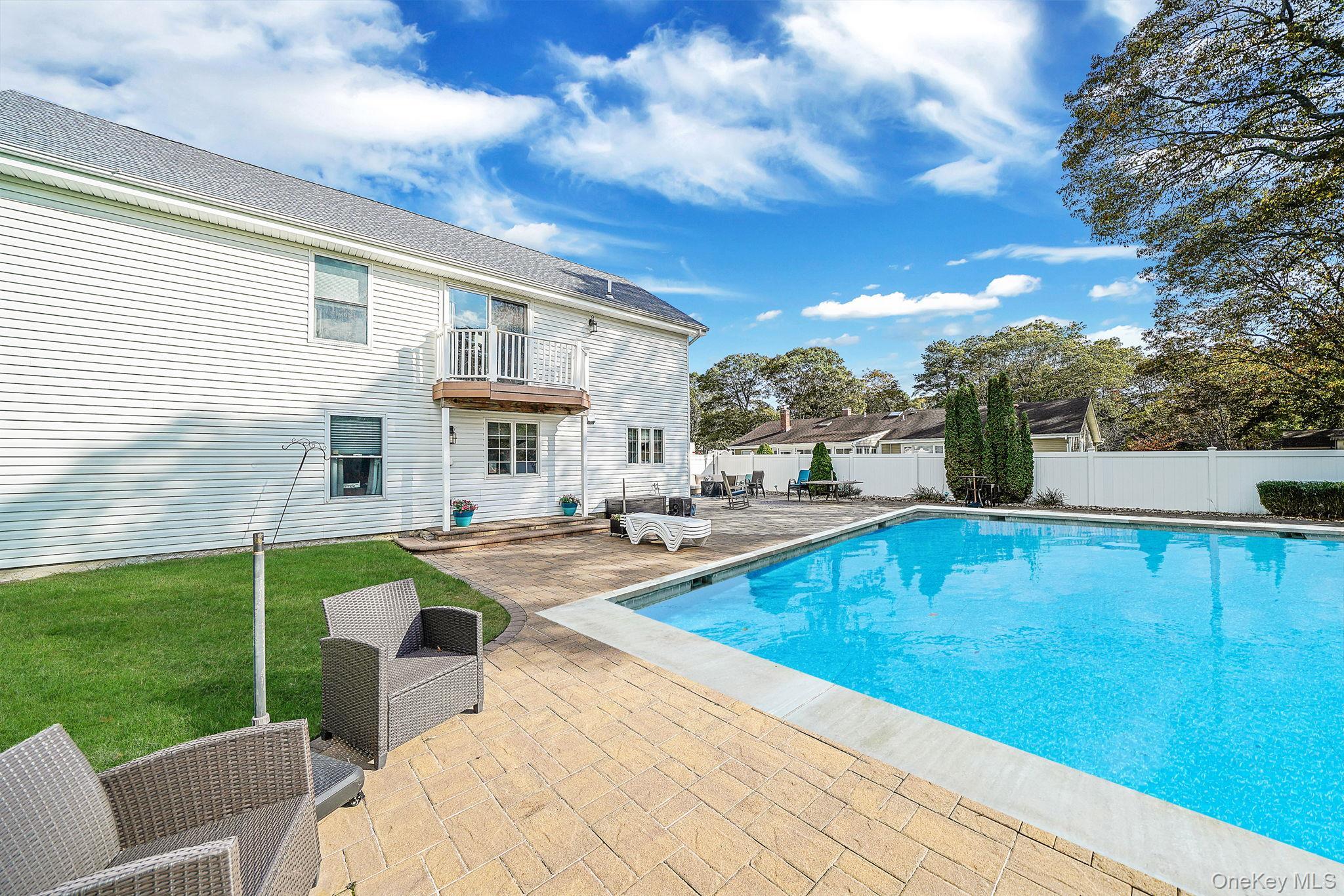 Single Family Concord Suffolk County, NY 11742, MLS-929053-42