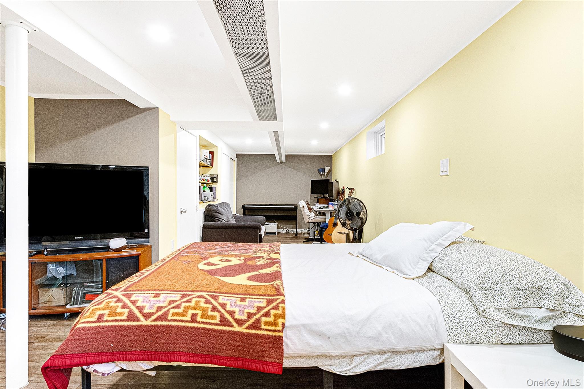 Single Family Nansen Queens, NY 11375, MLS-929086-25