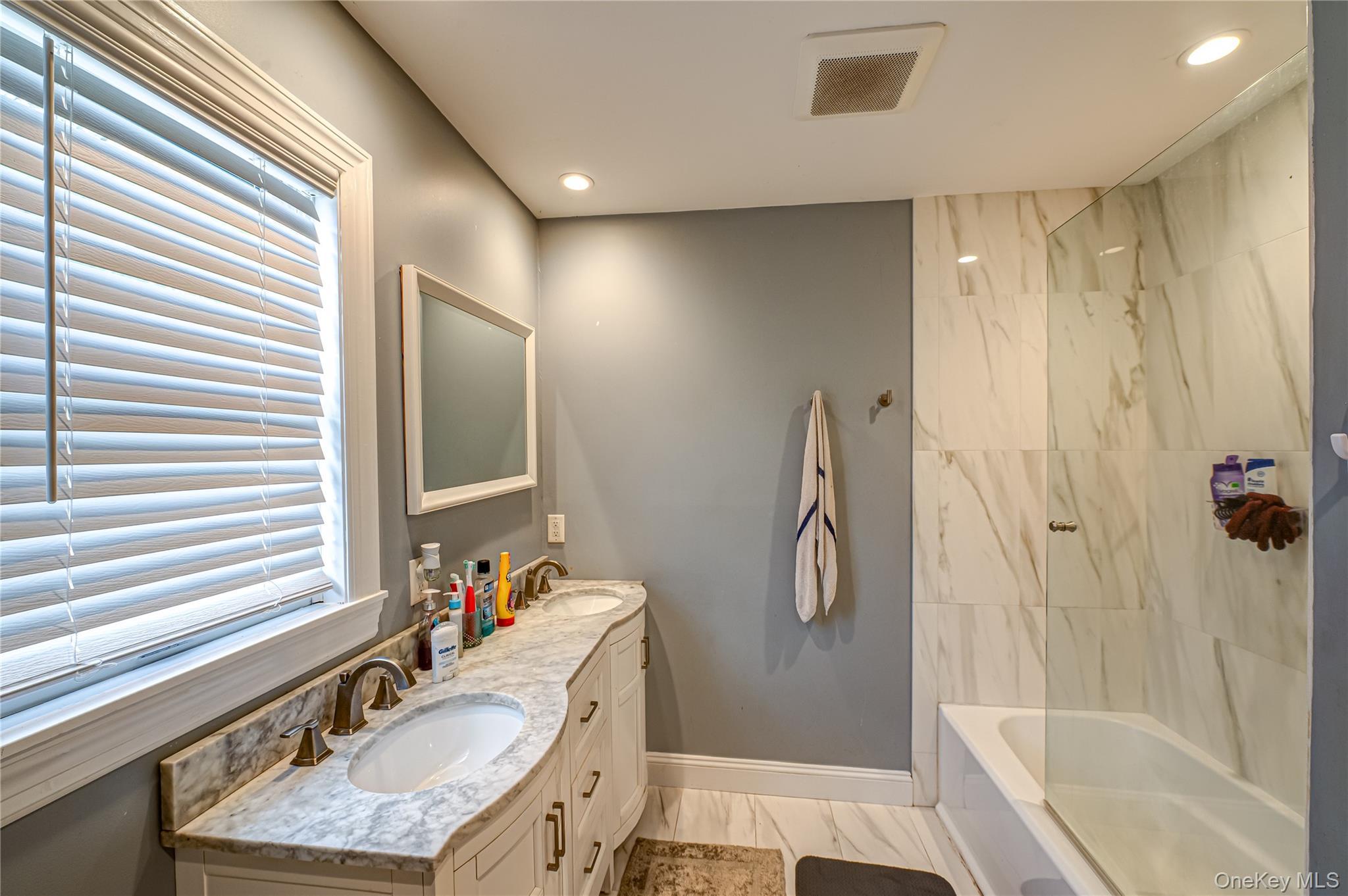 Single Family Fairway  Suffolk County, NY 11901, MLS-929088-11