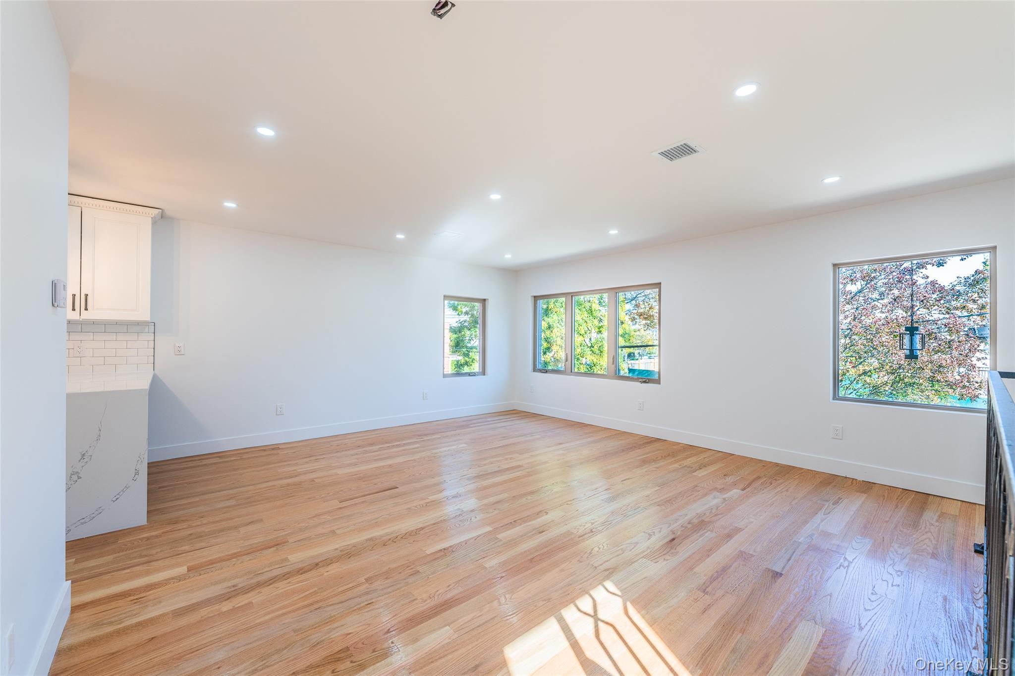 Single Family 211th Queens, NY 11361, MLS-929144-17