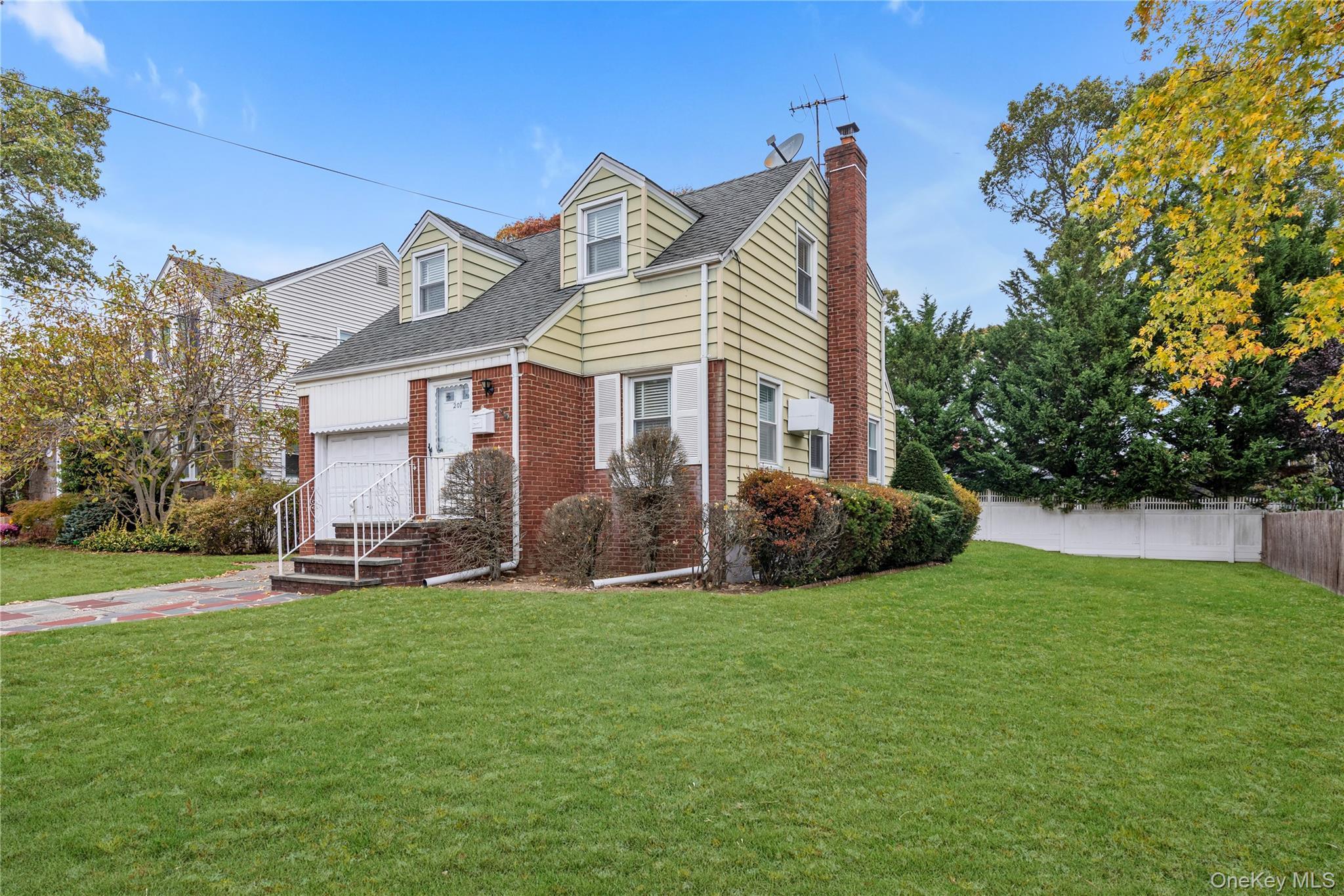 Single Family Motley  Nassau County, NY 11580, MLS-929185-17