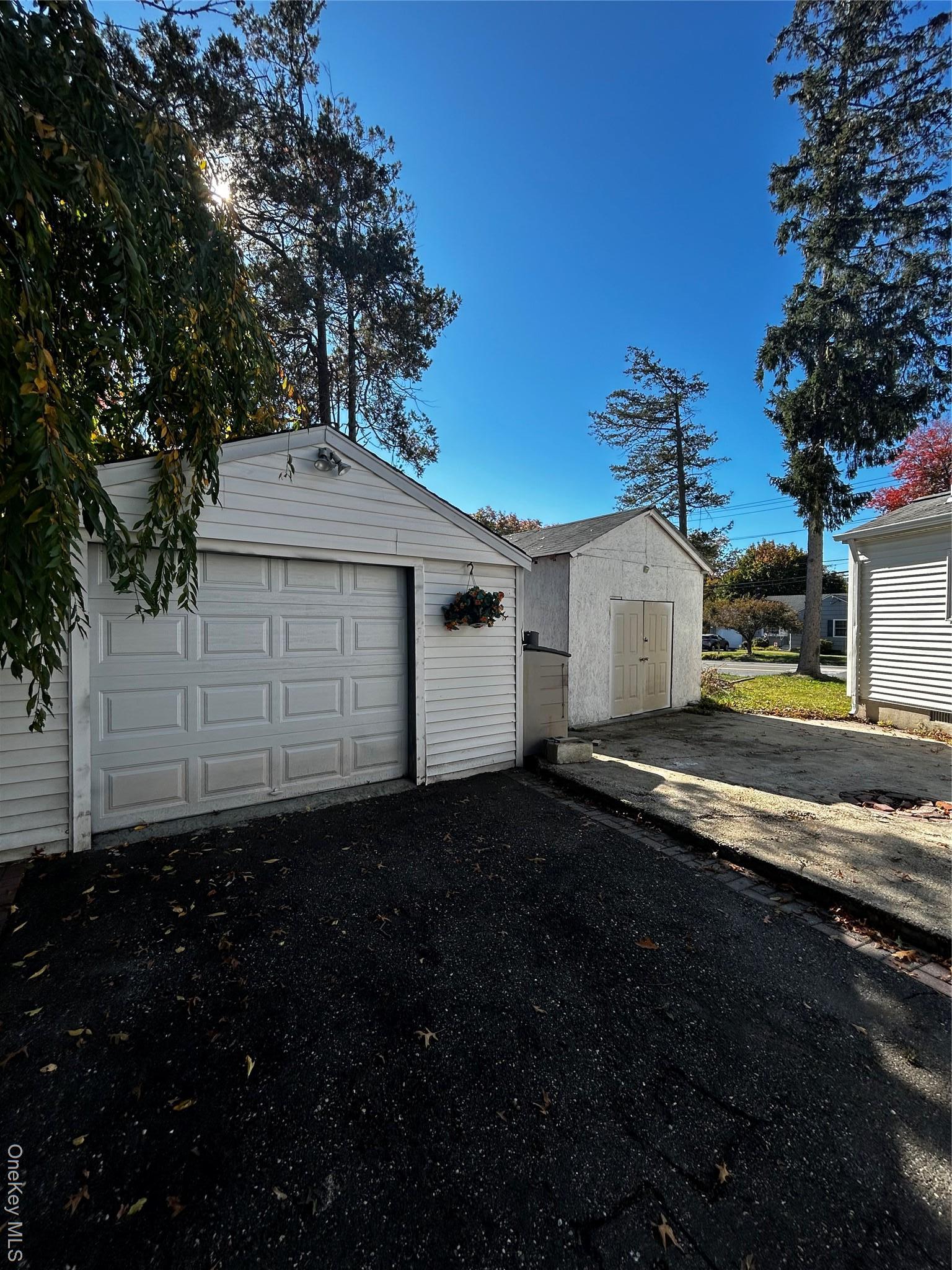 Single Family Oakwood  Suffolk County, NY 11743, MLS-929207-18