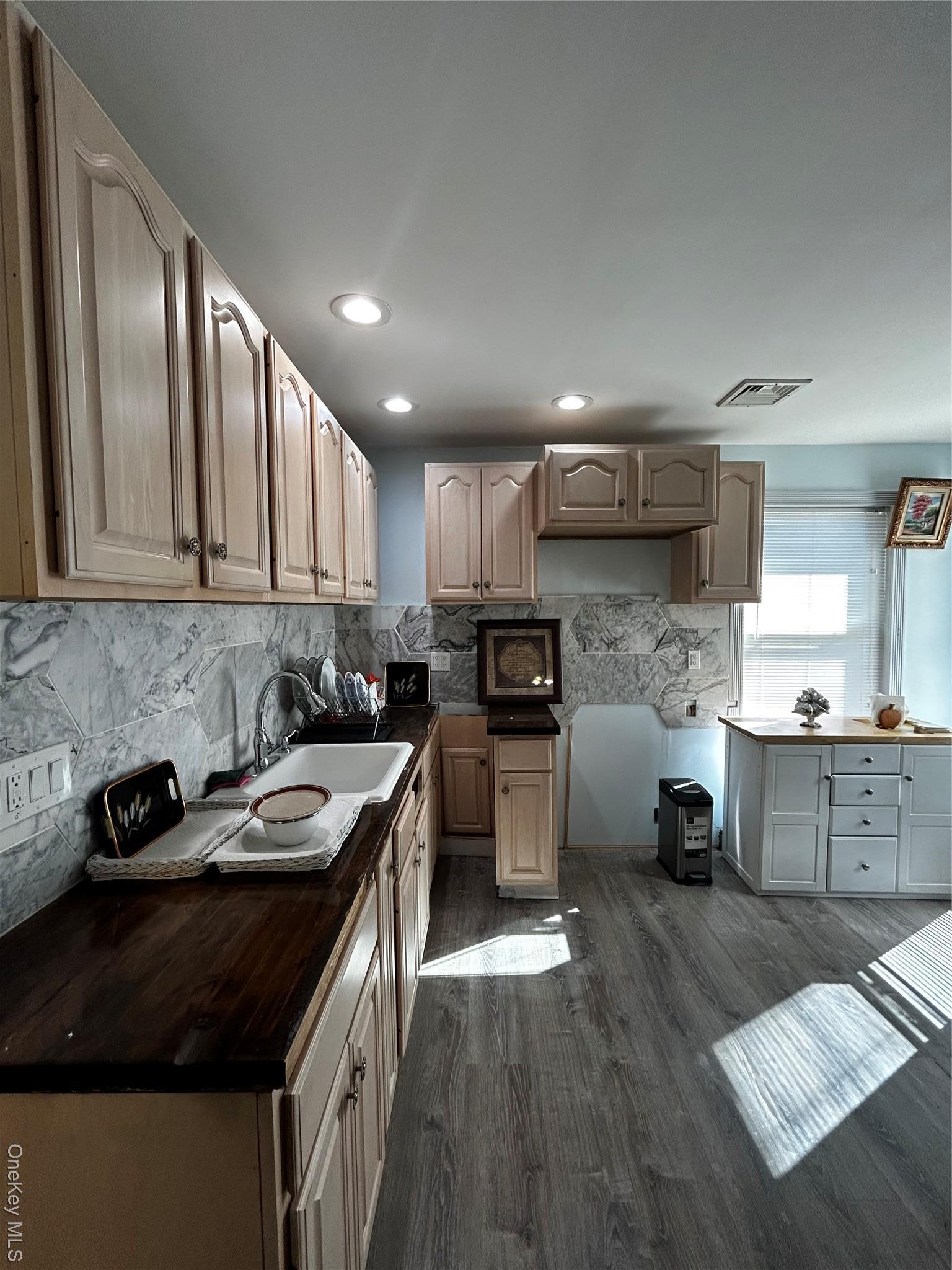 Single Family Oakwood  Suffolk County, NY 11743, MLS-929207-2