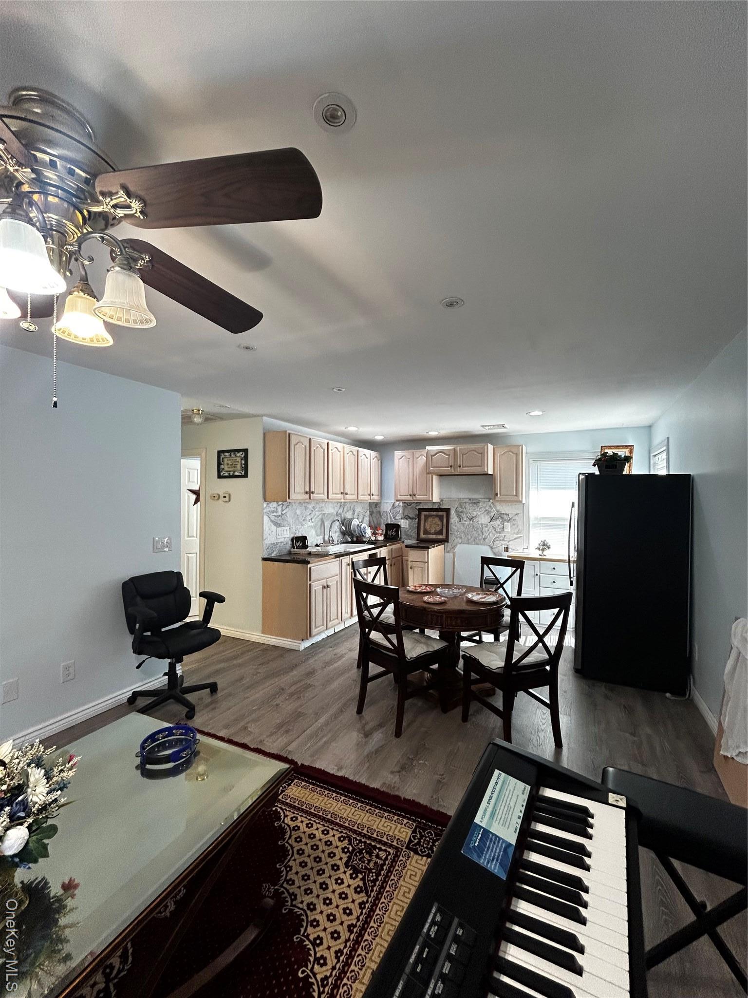 Single Family Oakwood  Suffolk County, NY 11743, MLS-929207-3