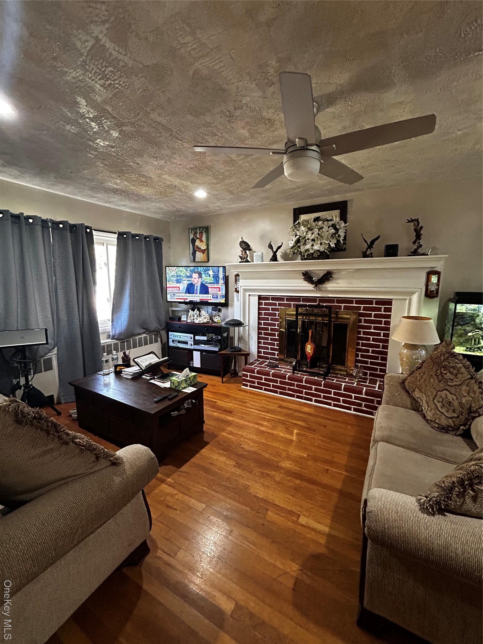 Single Family Oakwood  Suffolk County, NY 11743, MLS-929207-8