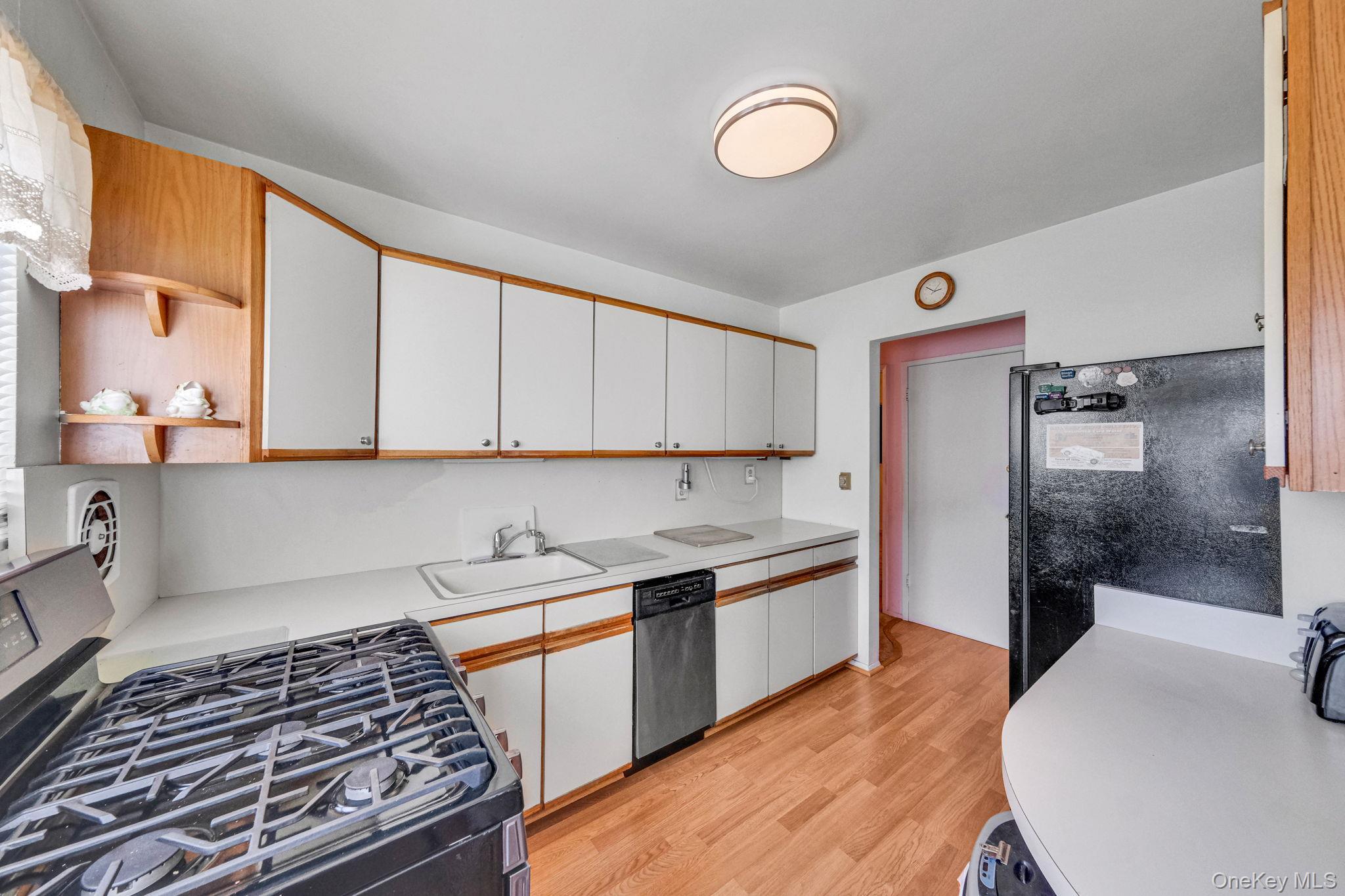 Single Family New York Suffolk County, NY 11706, MLS-929217-10