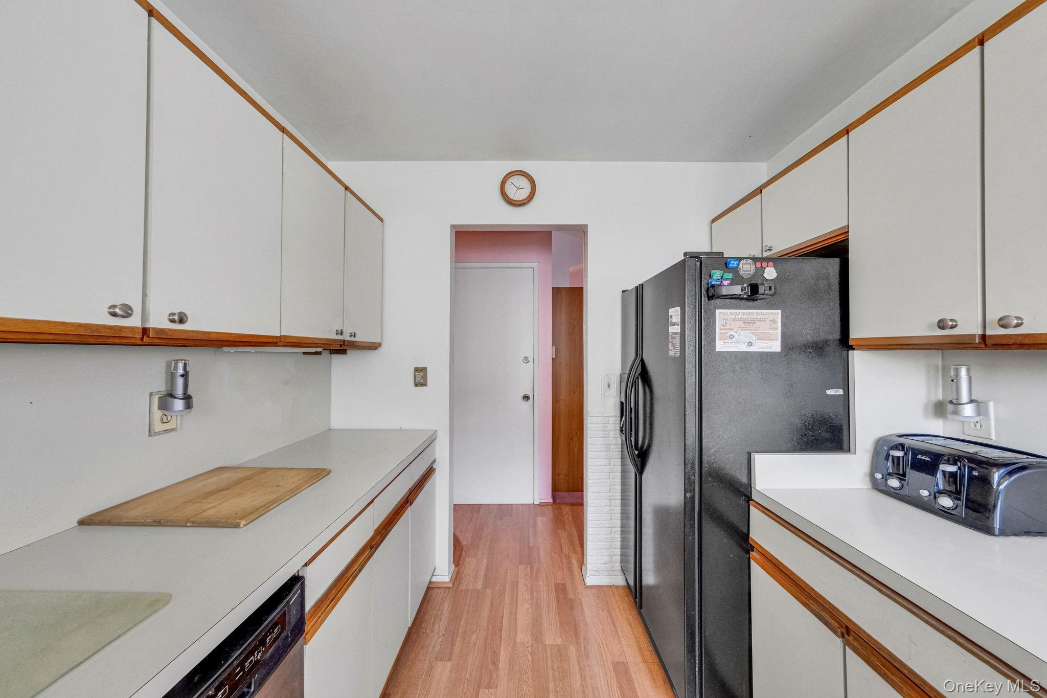 Single Family New York Suffolk County, NY 11706, MLS-929217-11