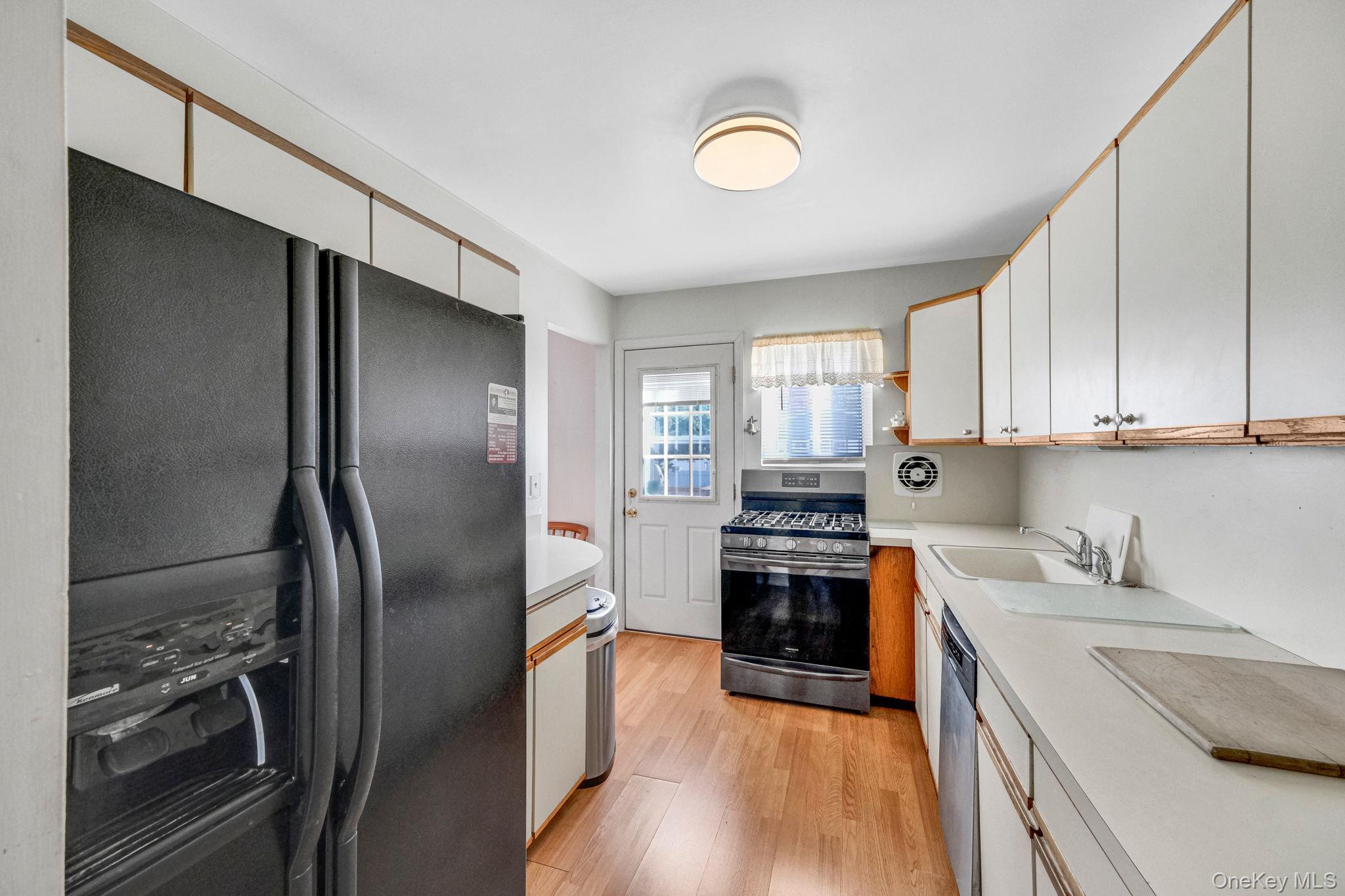 Single Family New York Suffolk County, NY 11706, MLS-929217-12