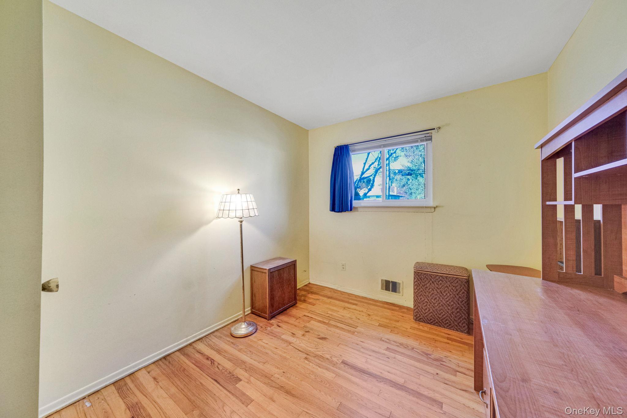 Single Family New York Suffolk County, NY 11706, MLS-929217-13