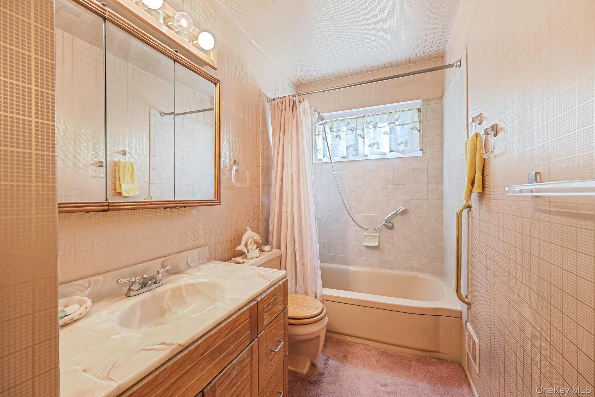 Single Family New York Suffolk County, NY 11706, MLS-929217-15