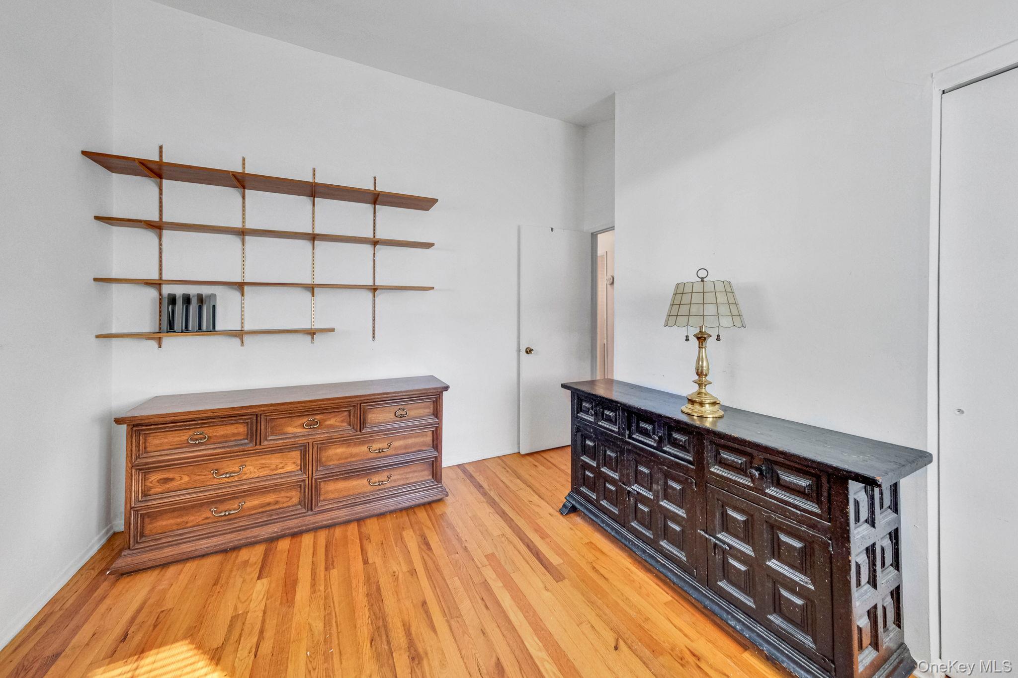 Single Family New York Suffolk County, NY 11706, MLS-929217-19