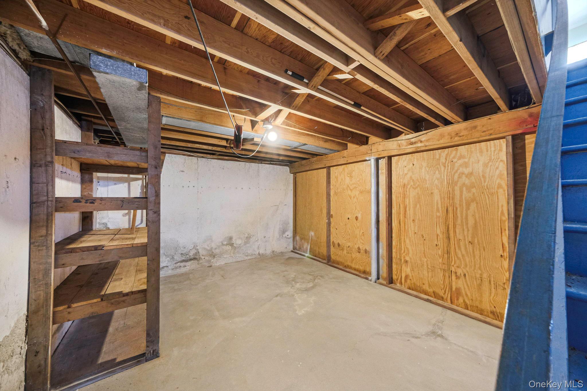 Single Family New York Suffolk County, NY 11706, MLS-929217-23