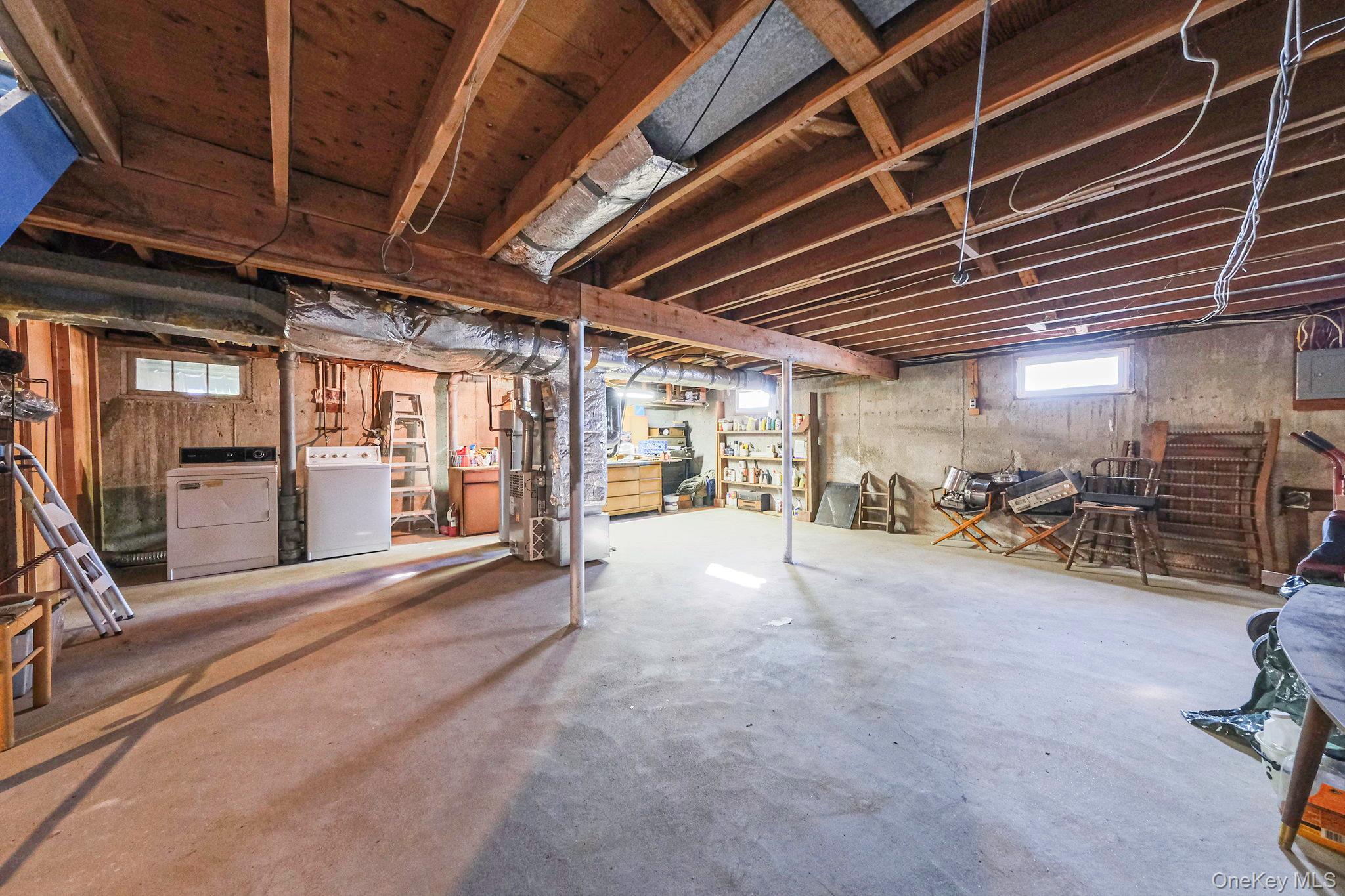 Single Family New York Suffolk County, NY 11706, MLS-929217-24