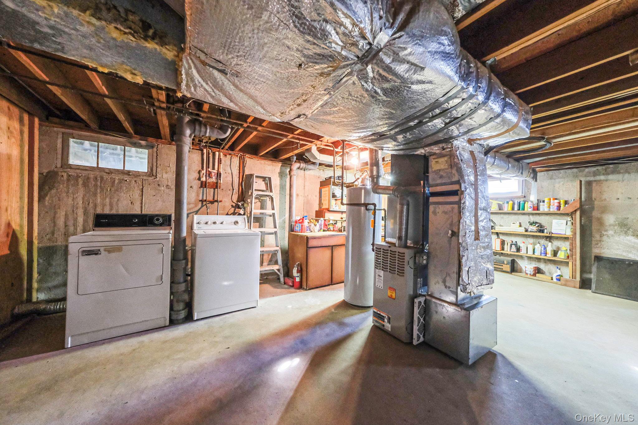 Single Family New York Suffolk County, NY 11706, MLS-929217-27