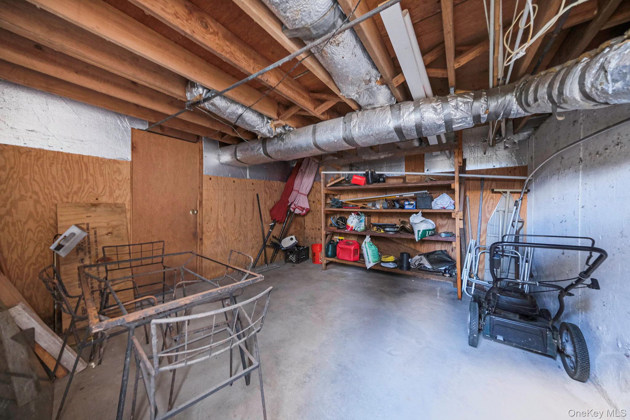 Single Family New York Suffolk County, NY 11706, MLS-929217-28