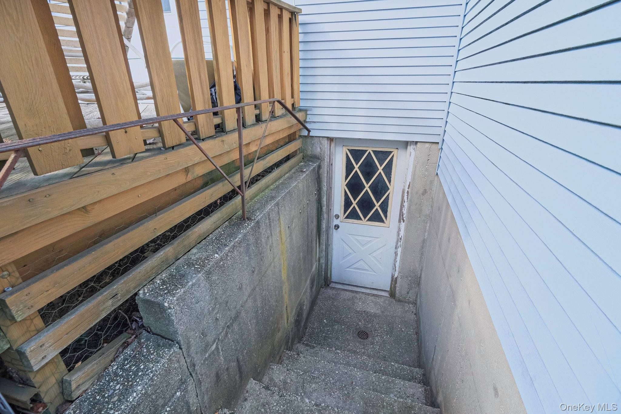 Single Family New York Suffolk County, NY 11706, MLS-929217-29