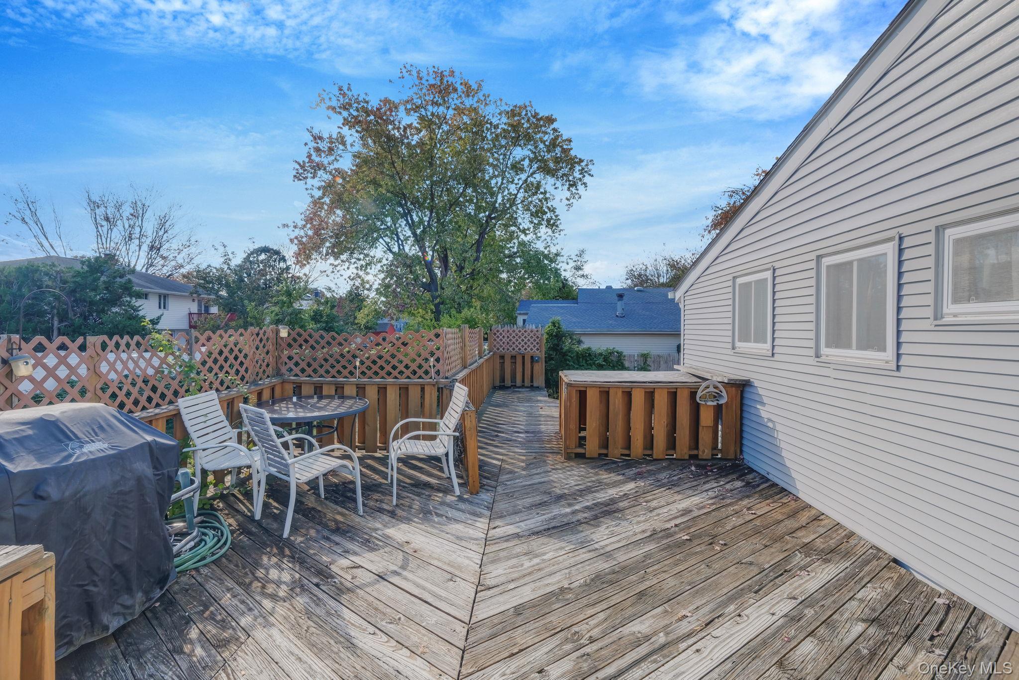 Single Family New York Suffolk County, NY 11706, MLS-929217-32