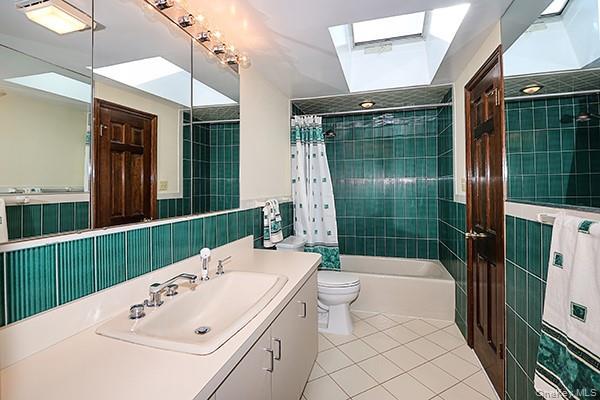 Single Family Ward  Nassau County, NY 11590, MLS-929239-21