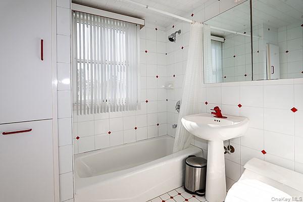 Single Family Ward  Nassau County, NY 11590, MLS-929239-26