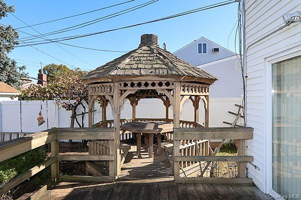 Single Family Ward  Nassau County, NY 11590, MLS-929239-28