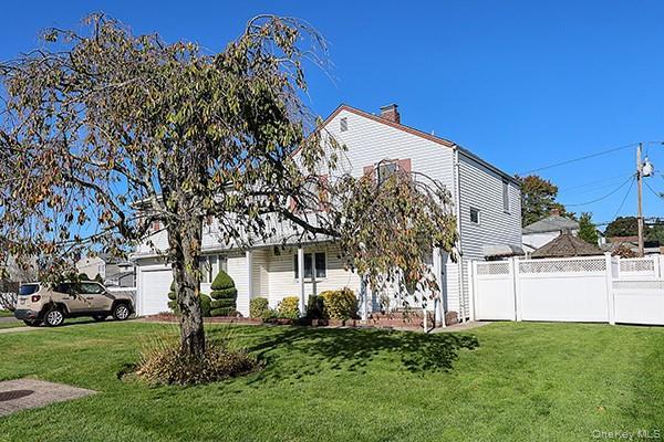 Single Family Ward  Nassau County, NY 11590, MLS-929239-3