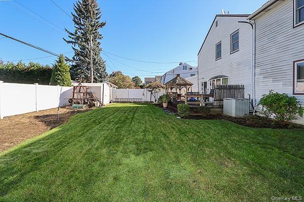 Single Family Ward  Nassau County, NY 11590, MLS-929239-33