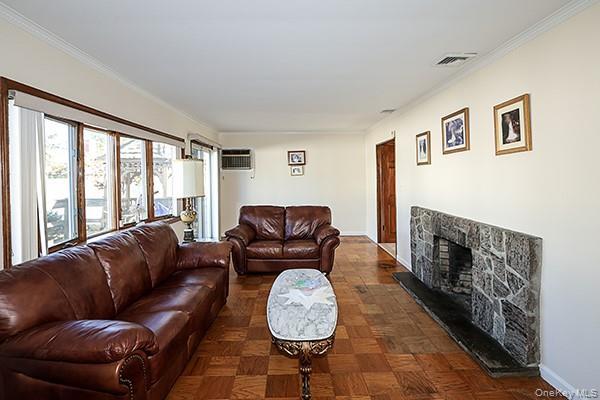 Single Family Ward  Nassau County, NY 11590, MLS-929239-8