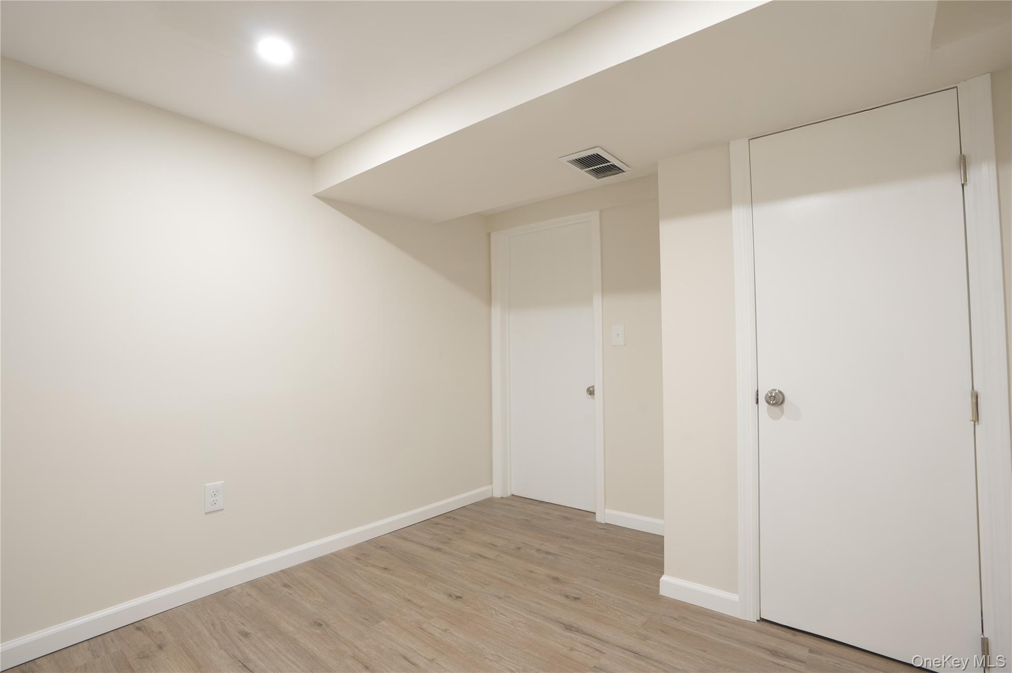 Single Family Wicks  Suffolk County, NY 11717, MLS-929247-29