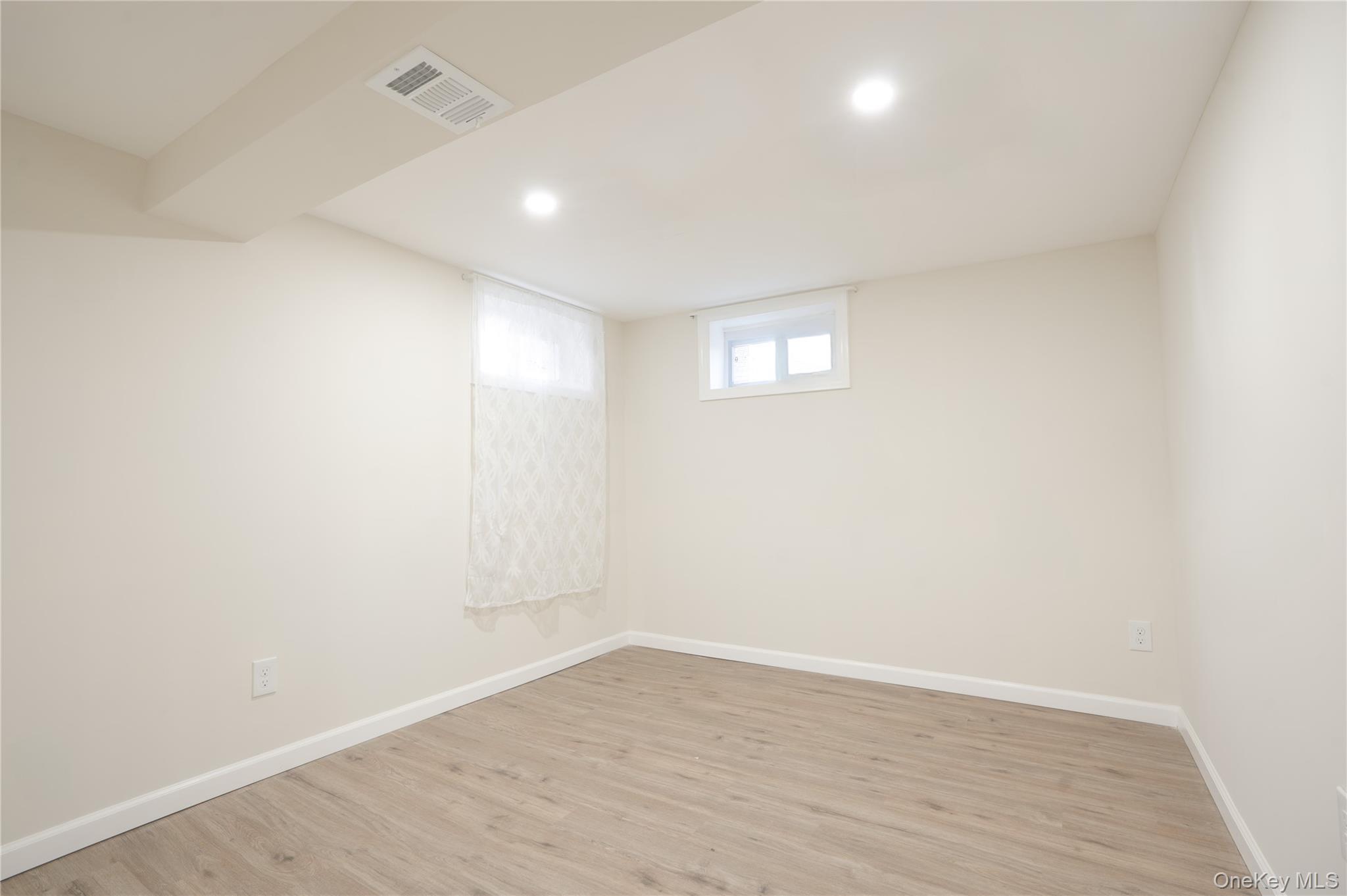 Single Family Wicks  Suffolk County, NY 11717, MLS-929247-30