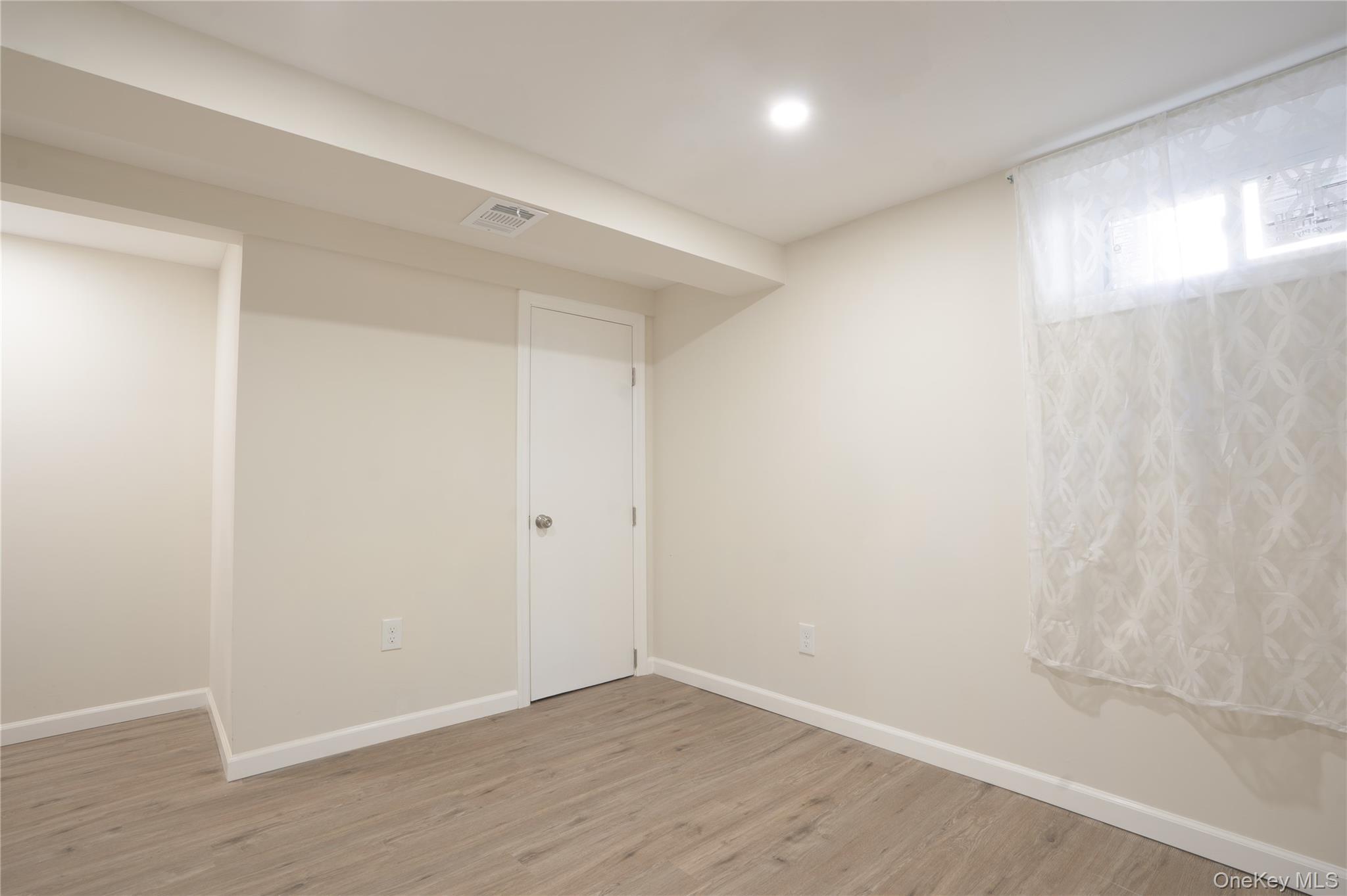 Single Family Wicks  Suffolk County, NY 11717, MLS-929247-31