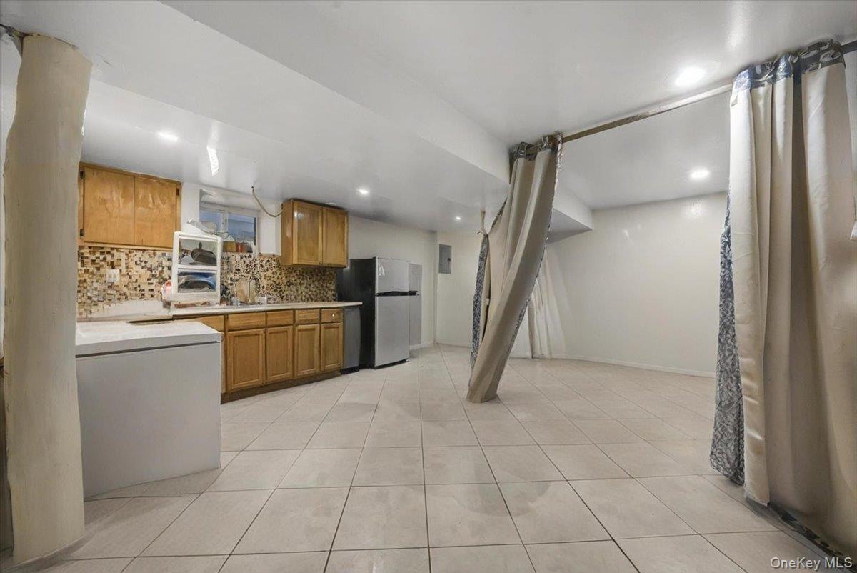 Single Family 221st  Bronx, NY 10467, MLS-929258-26