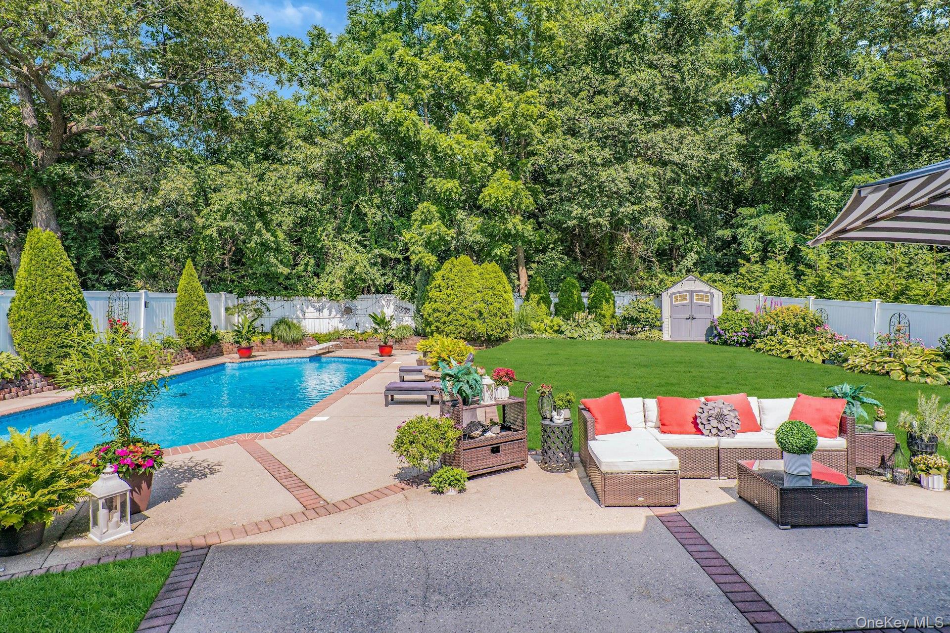 Single Family Rachel  Suffolk County, NY 11725, MLS-929269-35