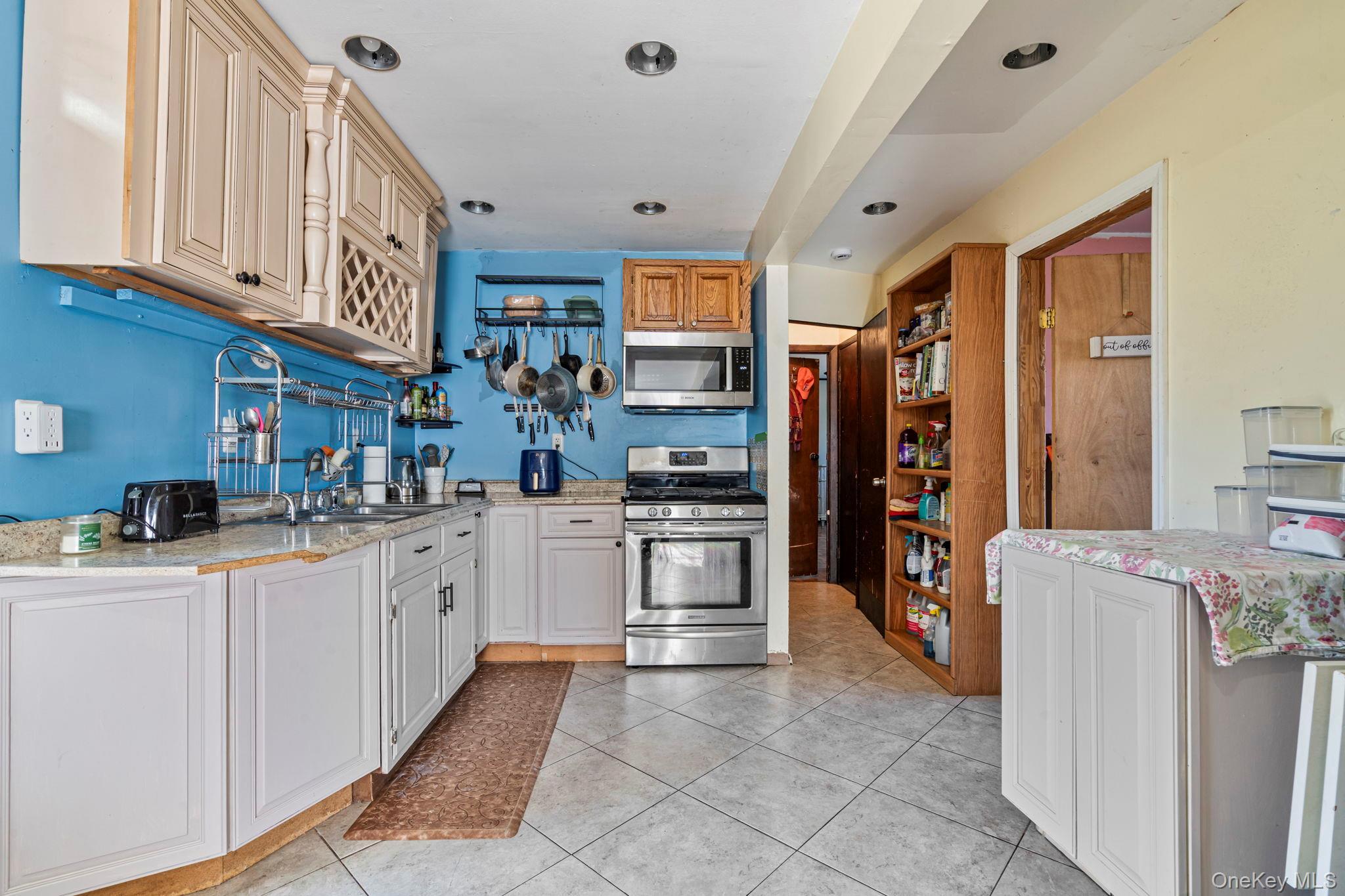 Single Family 3rd Suffolk County, NY 11717, MLS-929288-18