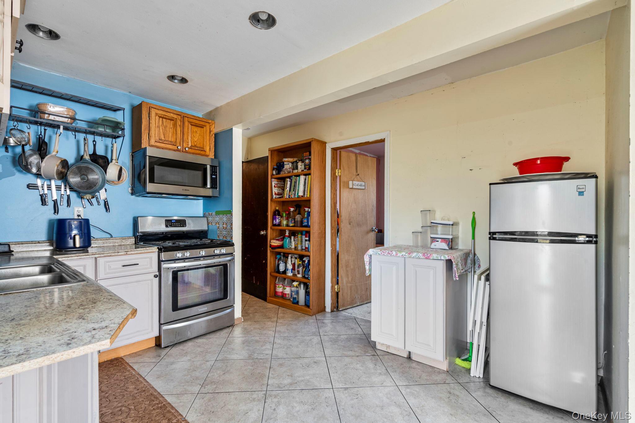 Single Family 3rd Suffolk County, NY 11717, MLS-929288-19