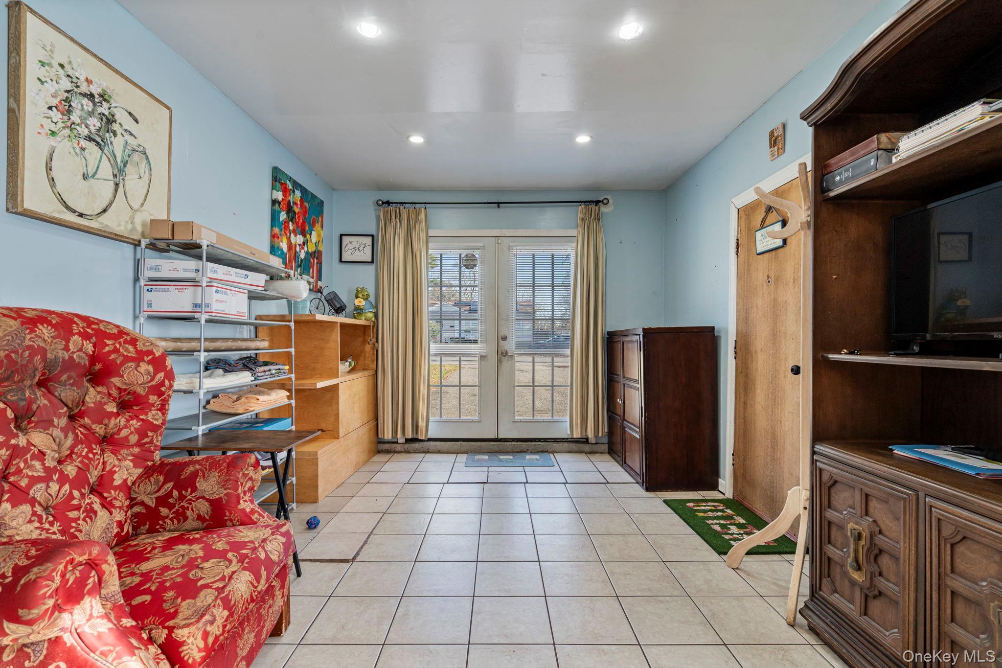 Single Family 3rd Suffolk County, NY 11717, MLS-929288-21