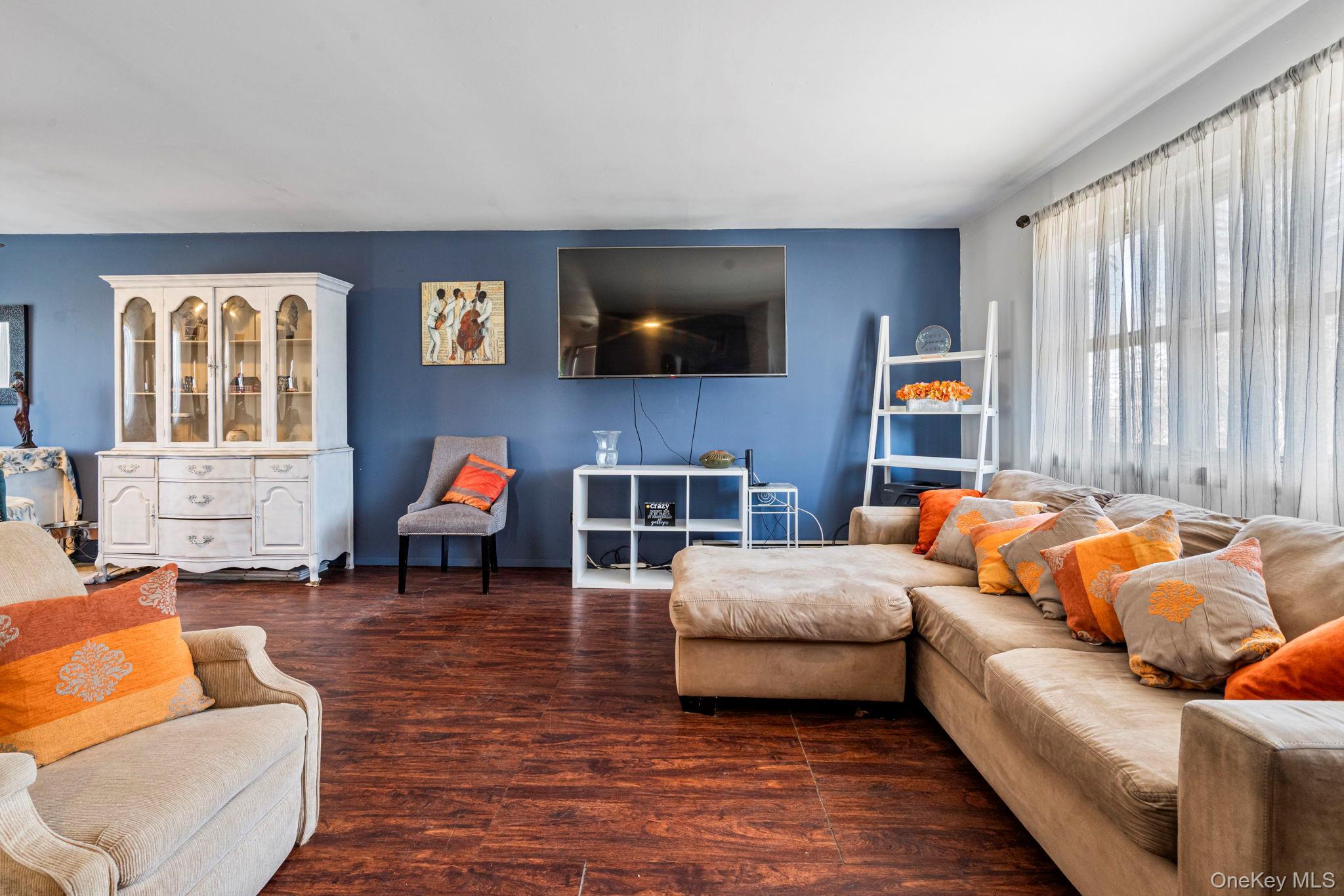 Single Family 3rd Suffolk County, NY 11717, MLS-929288-3