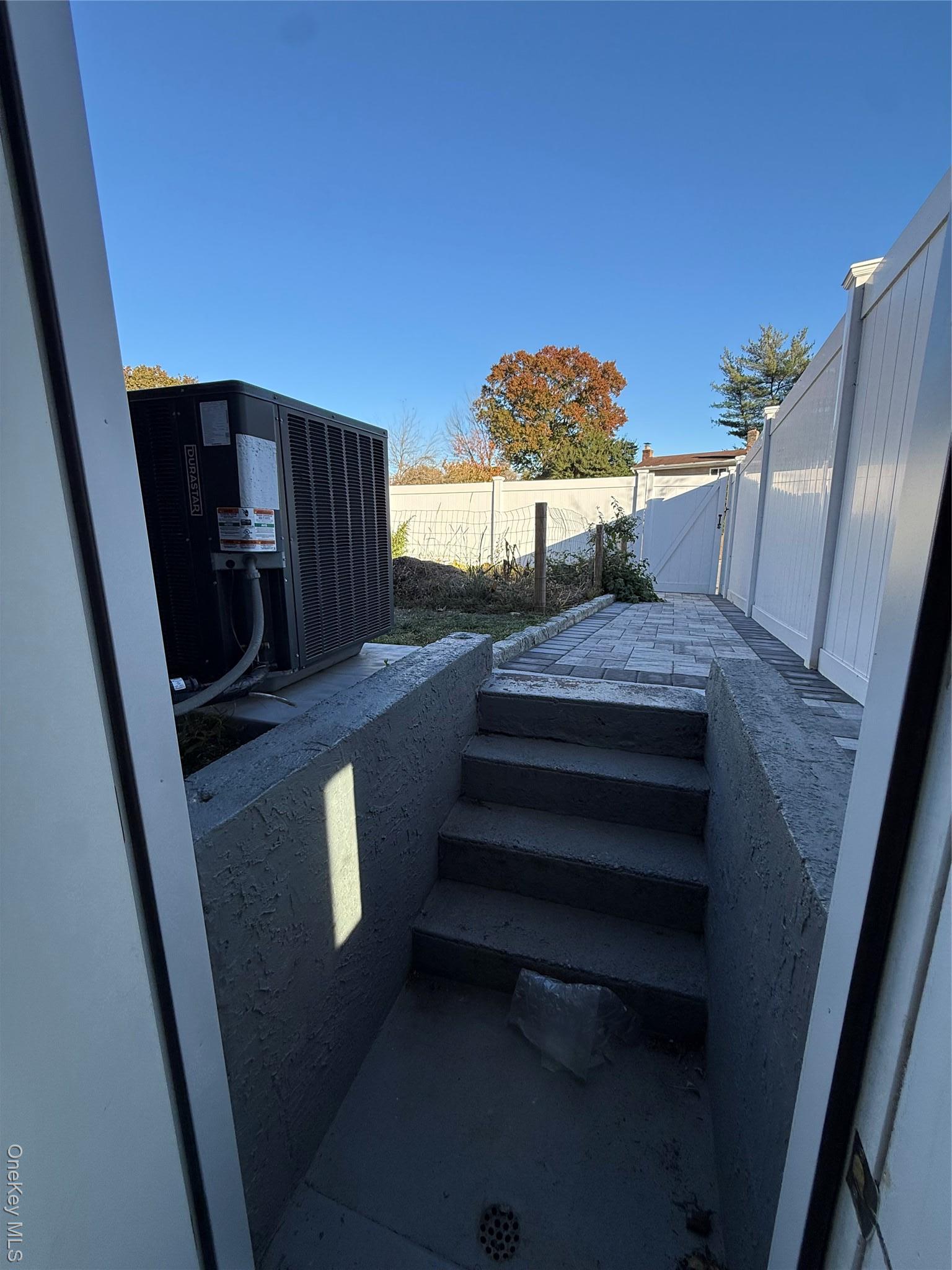 Single Family Bruce  Suffolk County, NY 11717, MLS-929296-29