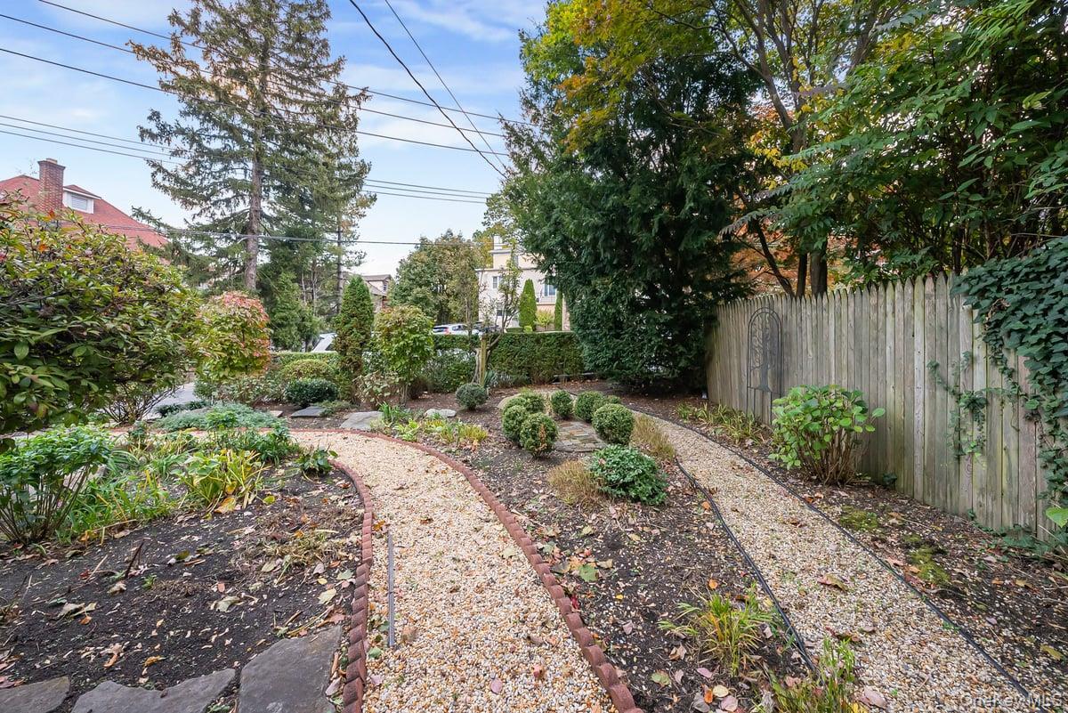 Single Family Ridge  Westchester County, NY 10705, MLS-929373-38